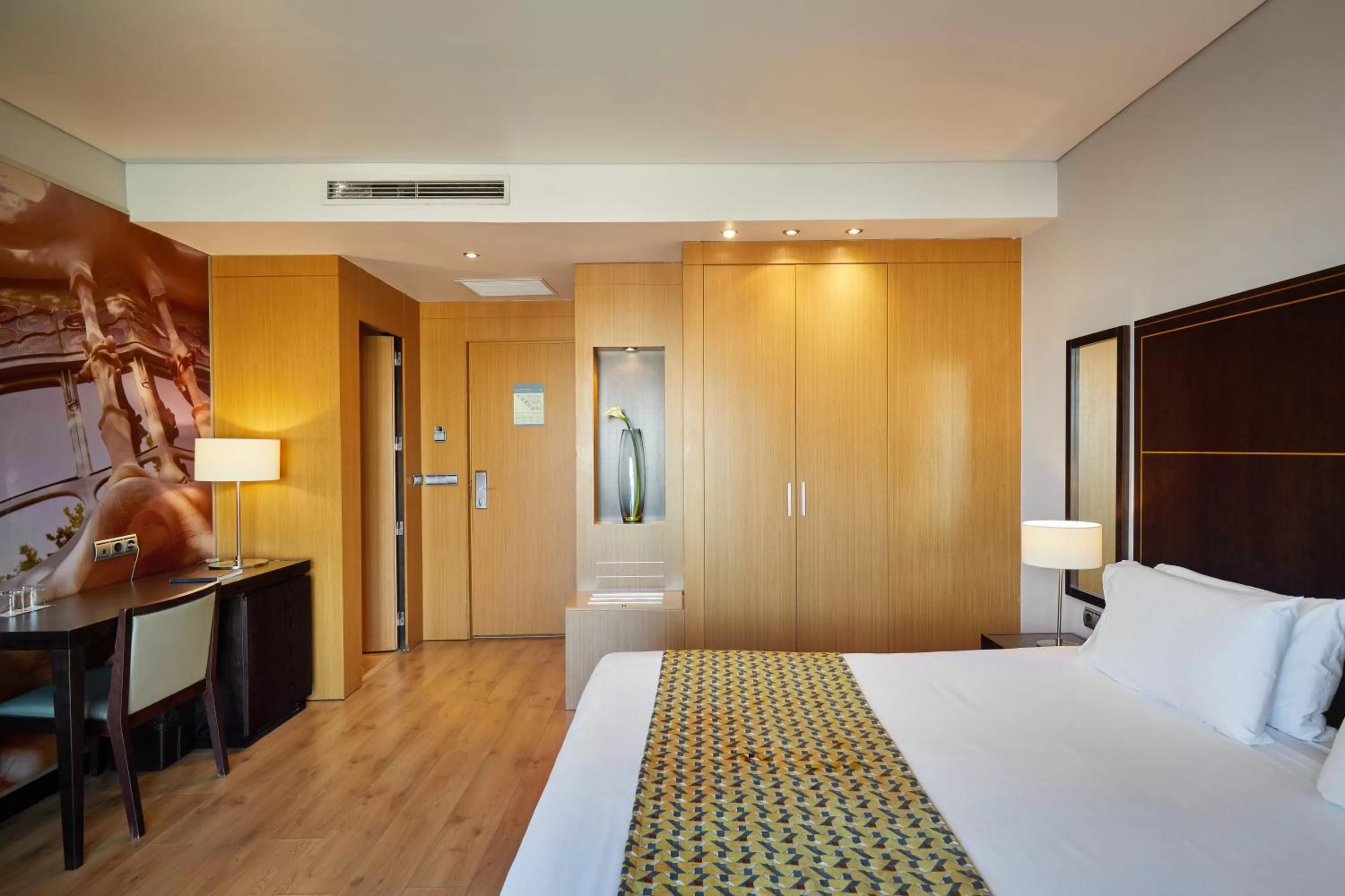 Bed in Eurostars Monumental