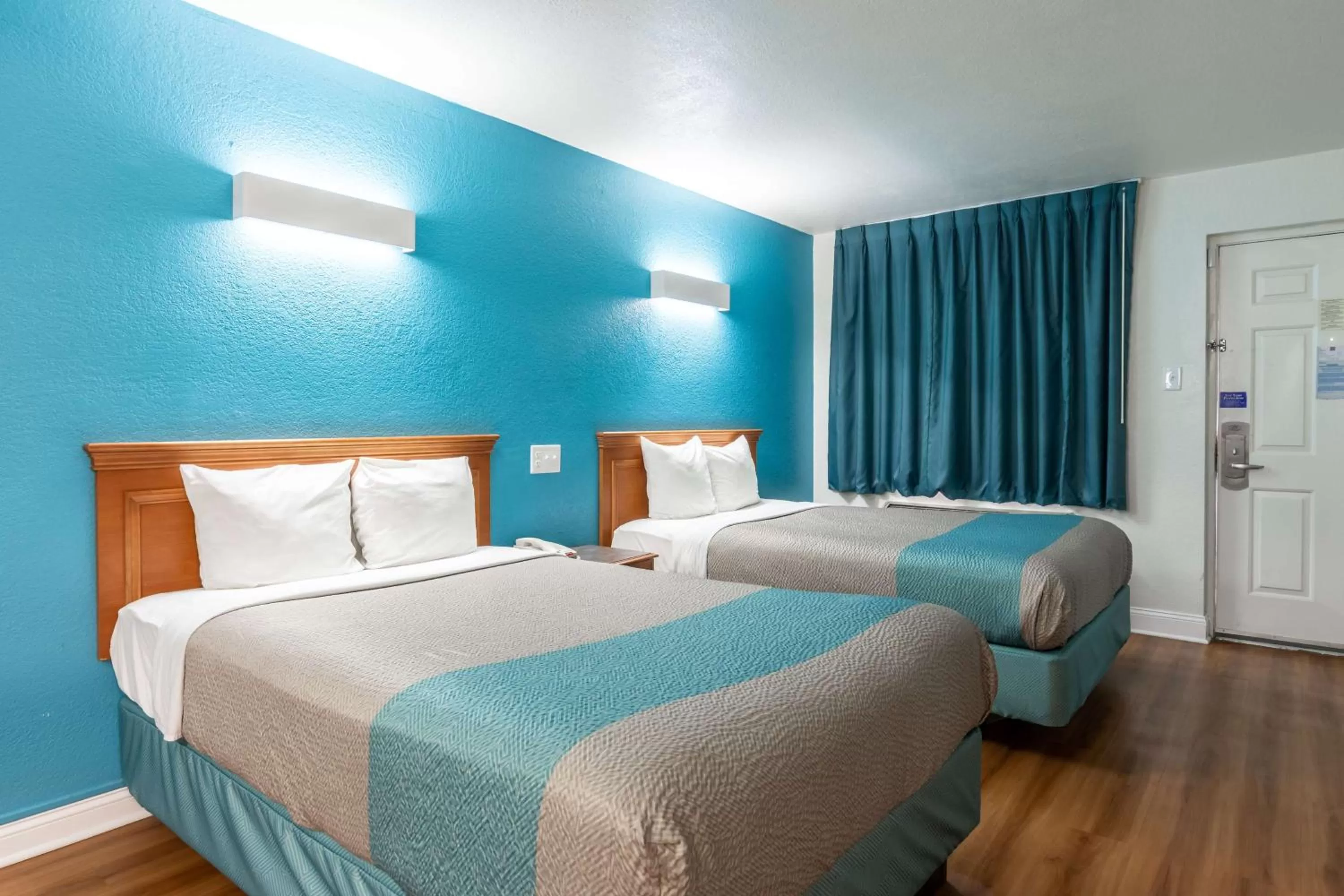 Photo of the whole room, Bed in Motel 6-North Little Rock, AR - McCain