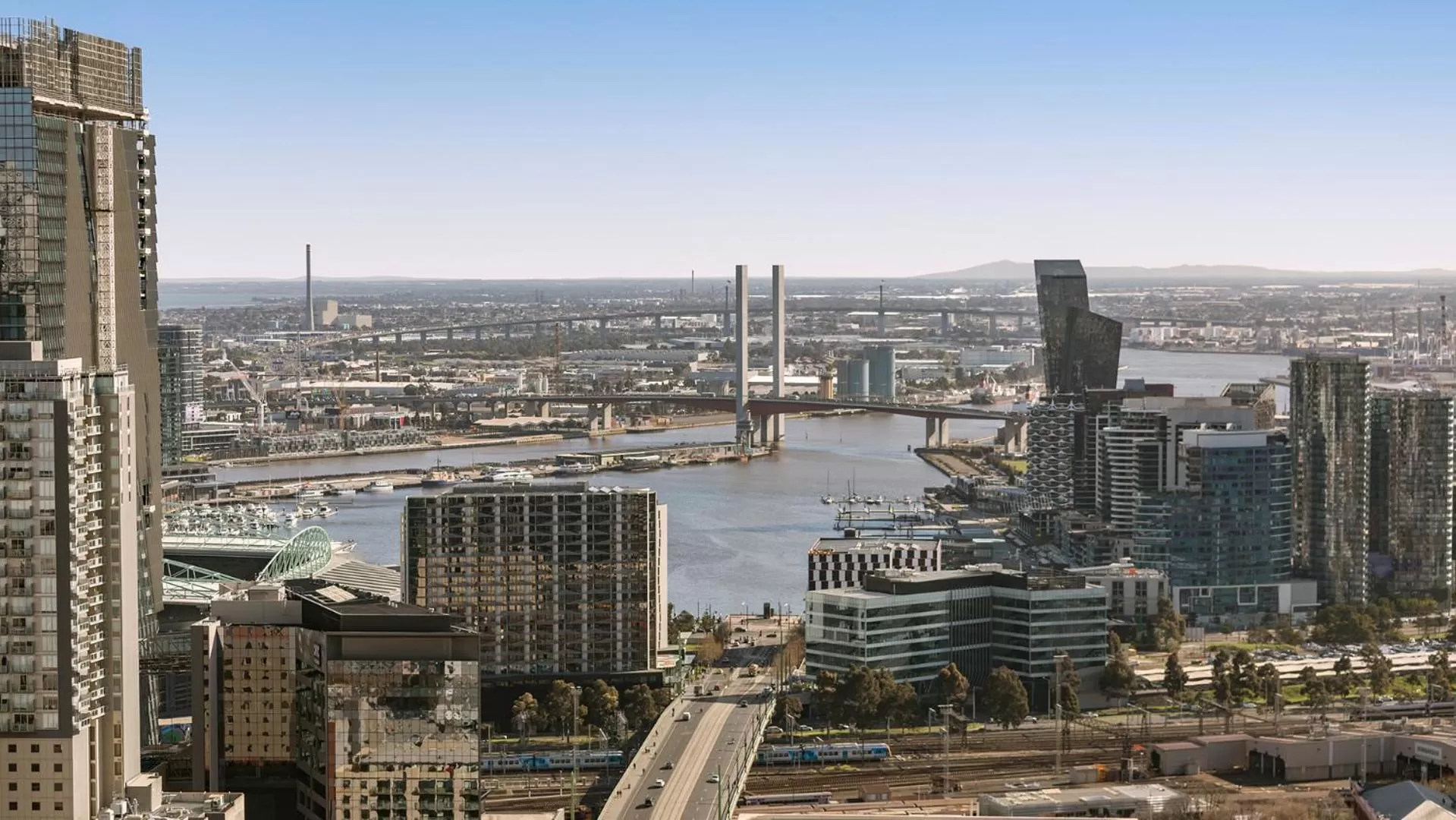 City view in Oaks Melbourne on William Suites