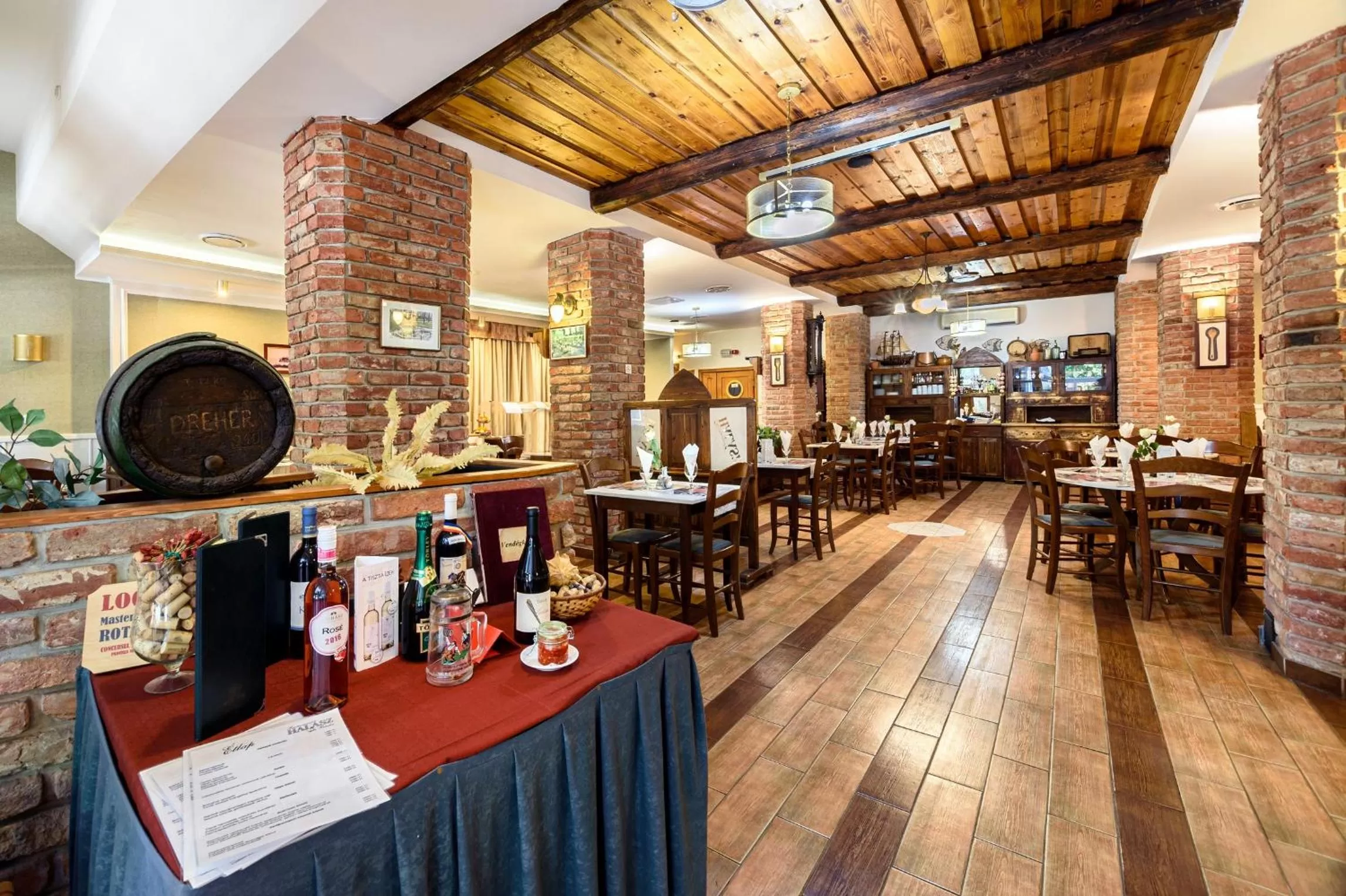 Restaurant/places to eat in Hotel Négy Évszak