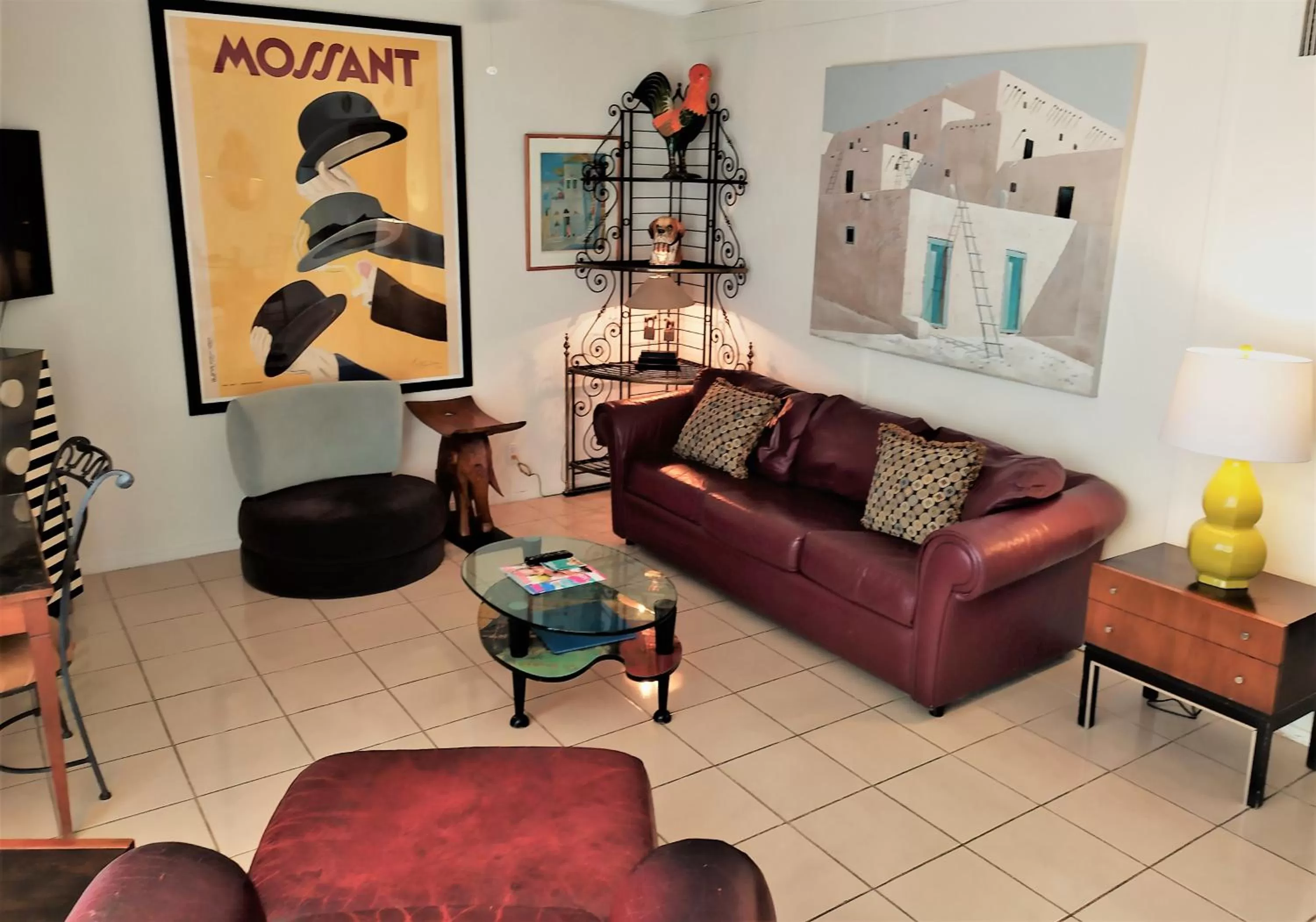 Living room in Manhattan Tower Apartment Hotel