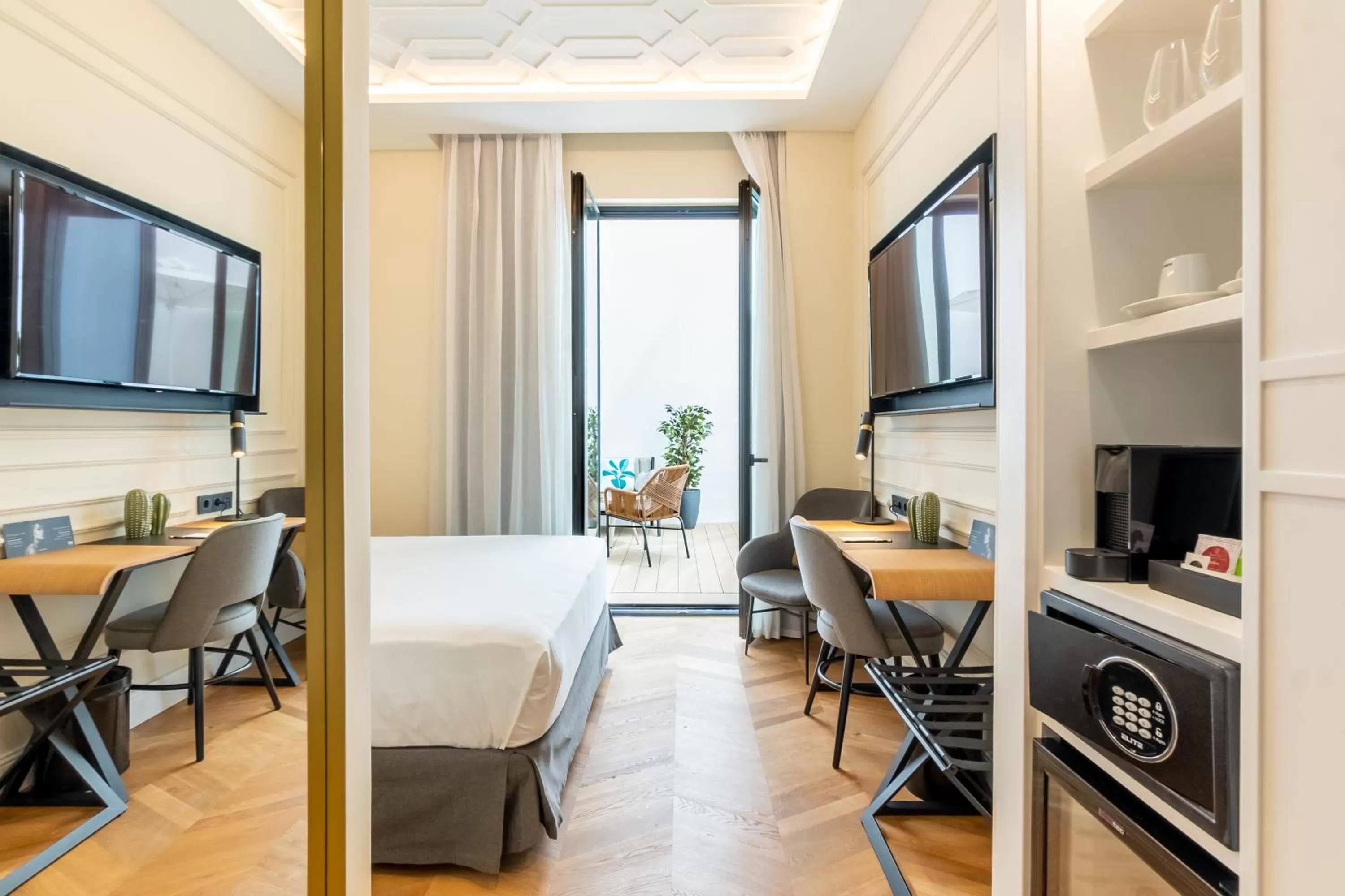 Bedroom, Bed in L&H Gran Vía Valencia