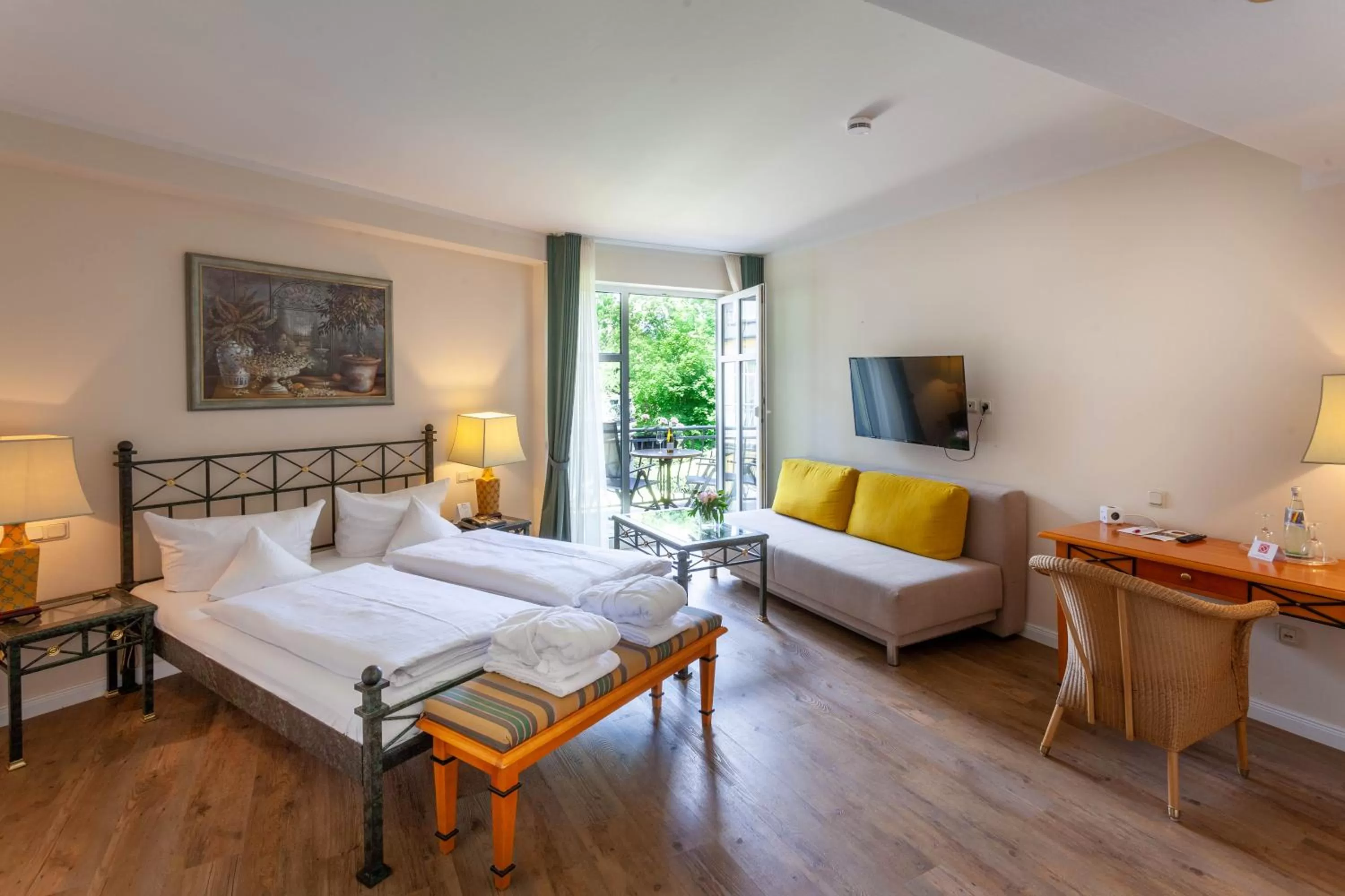 Photo of the whole room, Bed in Best Western Wein- und Parkhotel