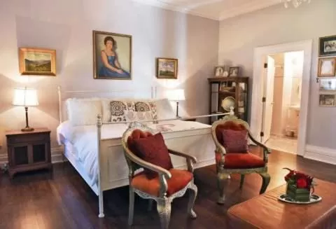 Bed in Gardner Farm Inn