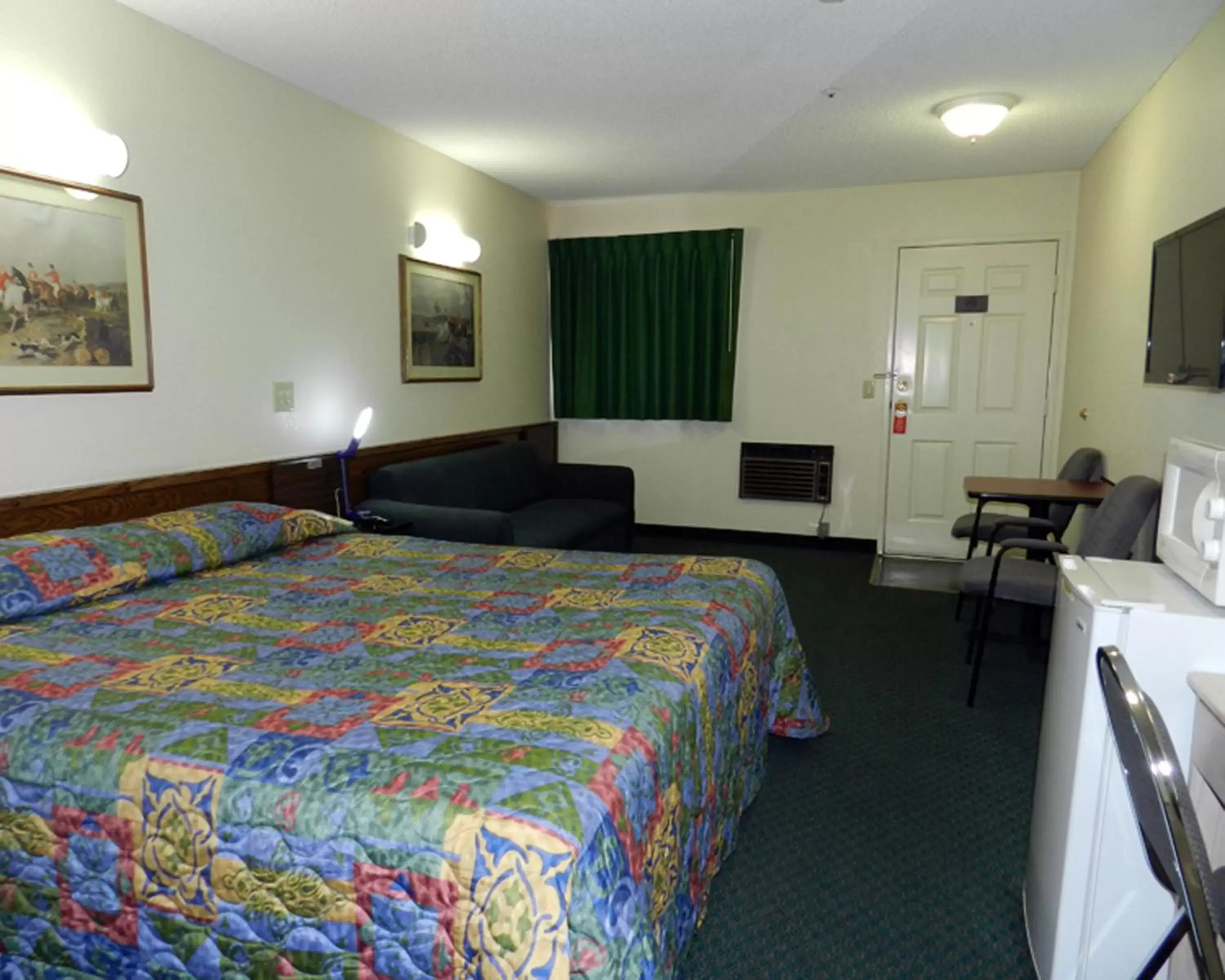 King Suite - Non-Smoking in High Desert Motel Joshua Tree National Park King Suite - Non-Smoking in High Desert Motel Joshua Tree National Park