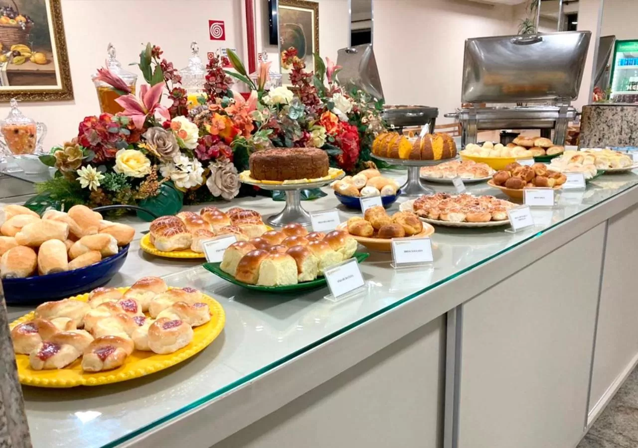 Breakfast in Hotel Golden Park Uberaba By Nacional Inn