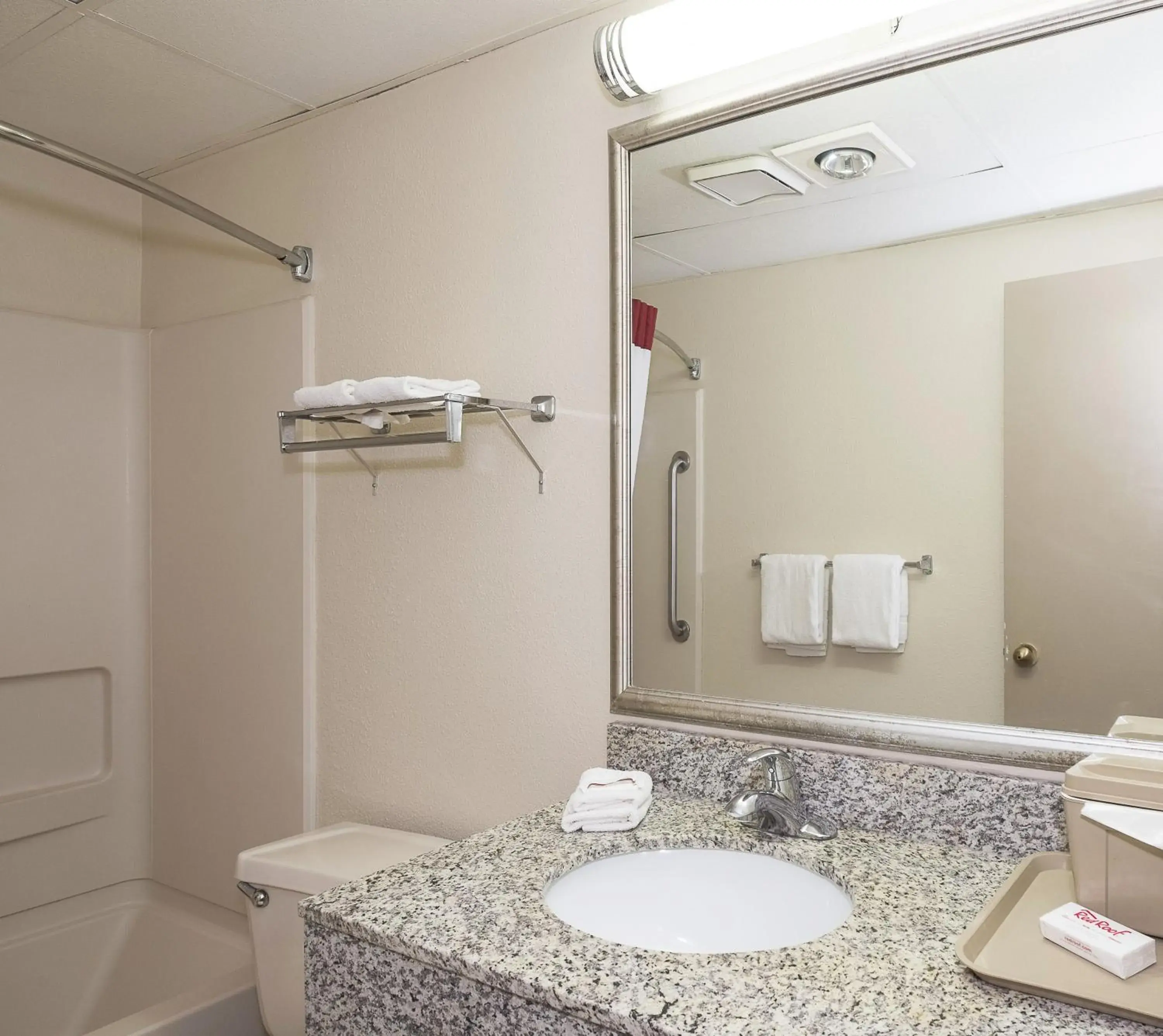 Deluxe Queen Room Non-Smoking in Red Roof Inn Hartford - Vernon Deluxe Queen Room Non-Smoking in Red Roof Inn Hartford - Vernon