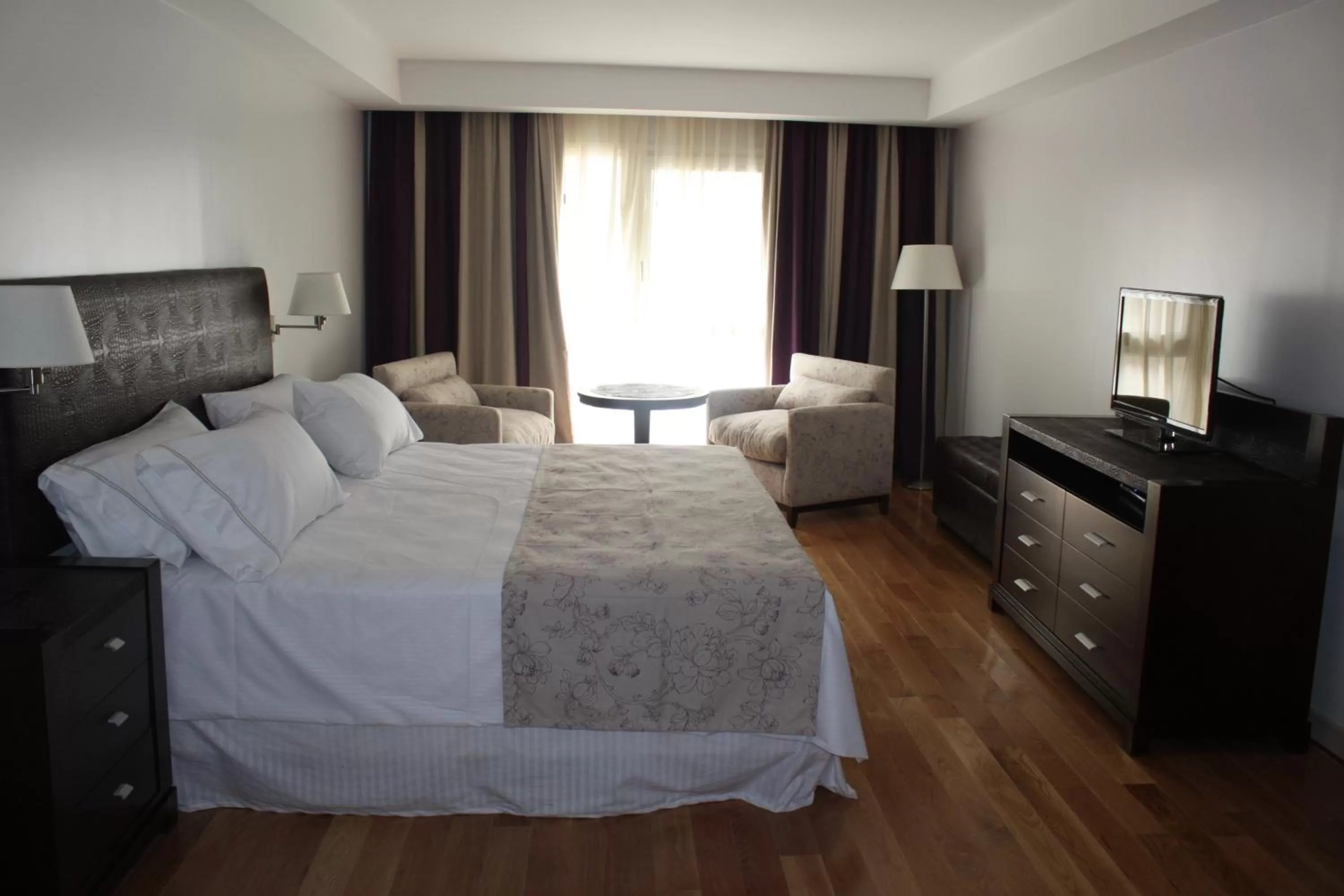 Photo of the whole room, Bed in Hotel Club Frances