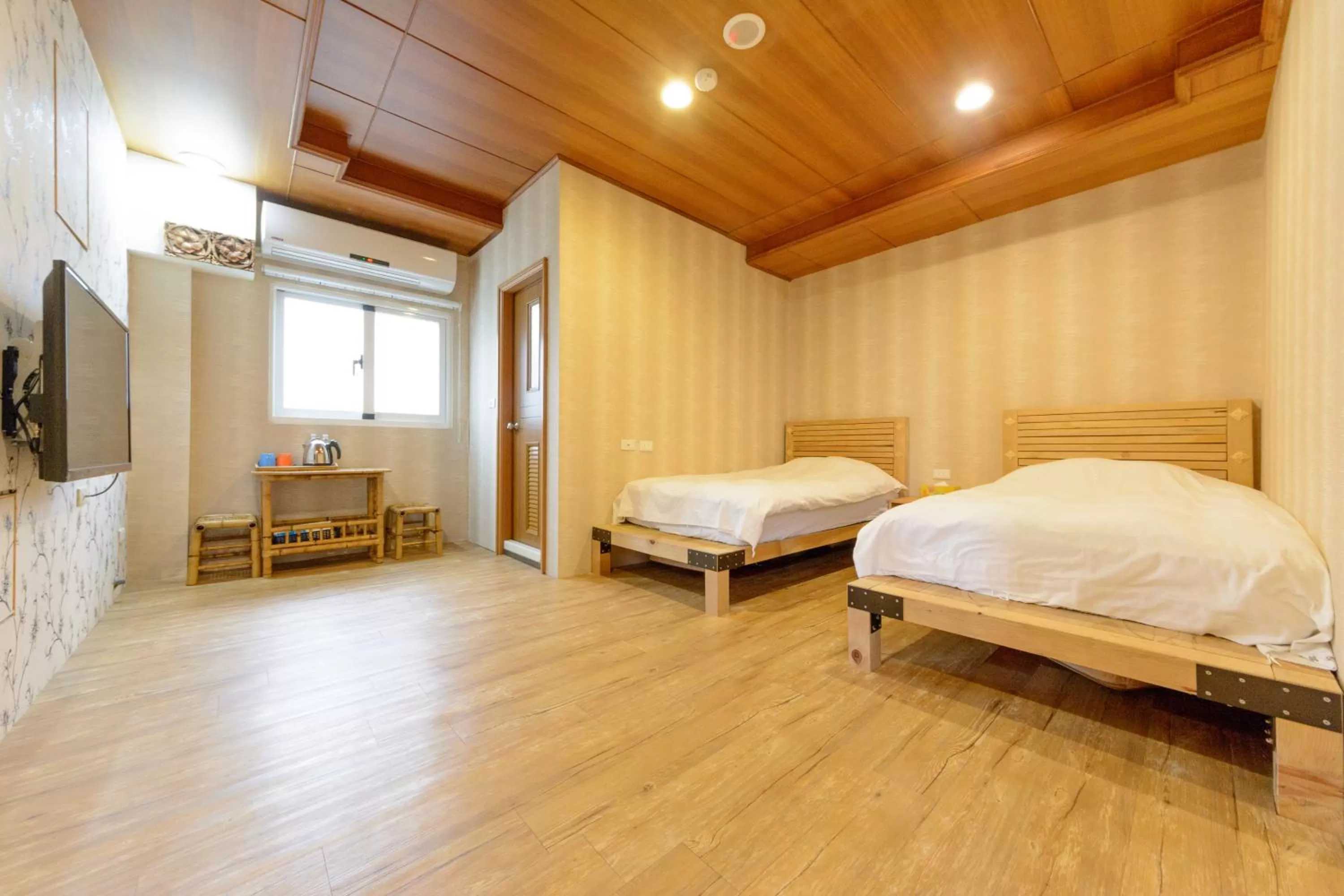 Twin Room with Private Bathroom in Owl Castle