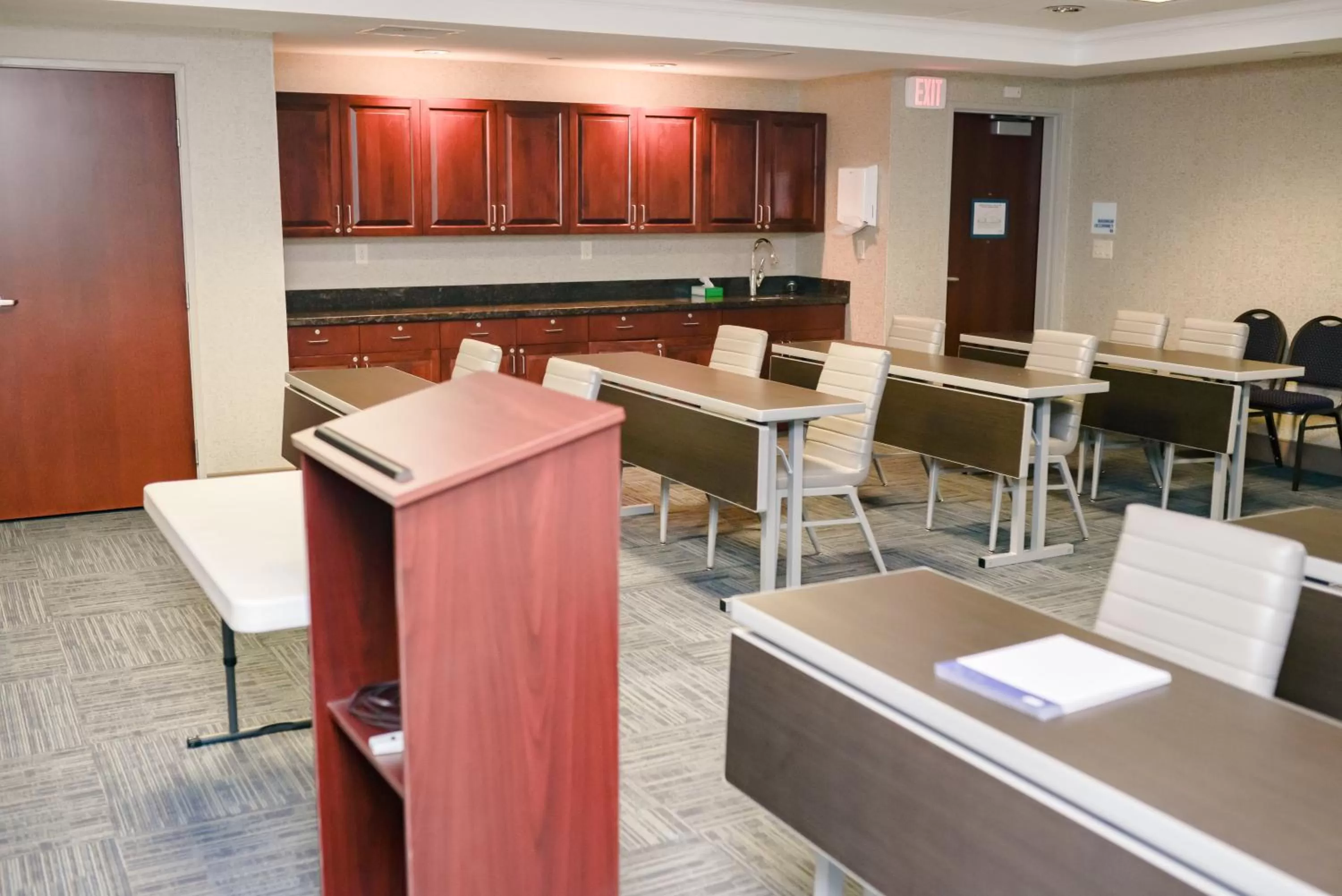 Meeting/conference room in Holiday Inn Express Winona by IHG