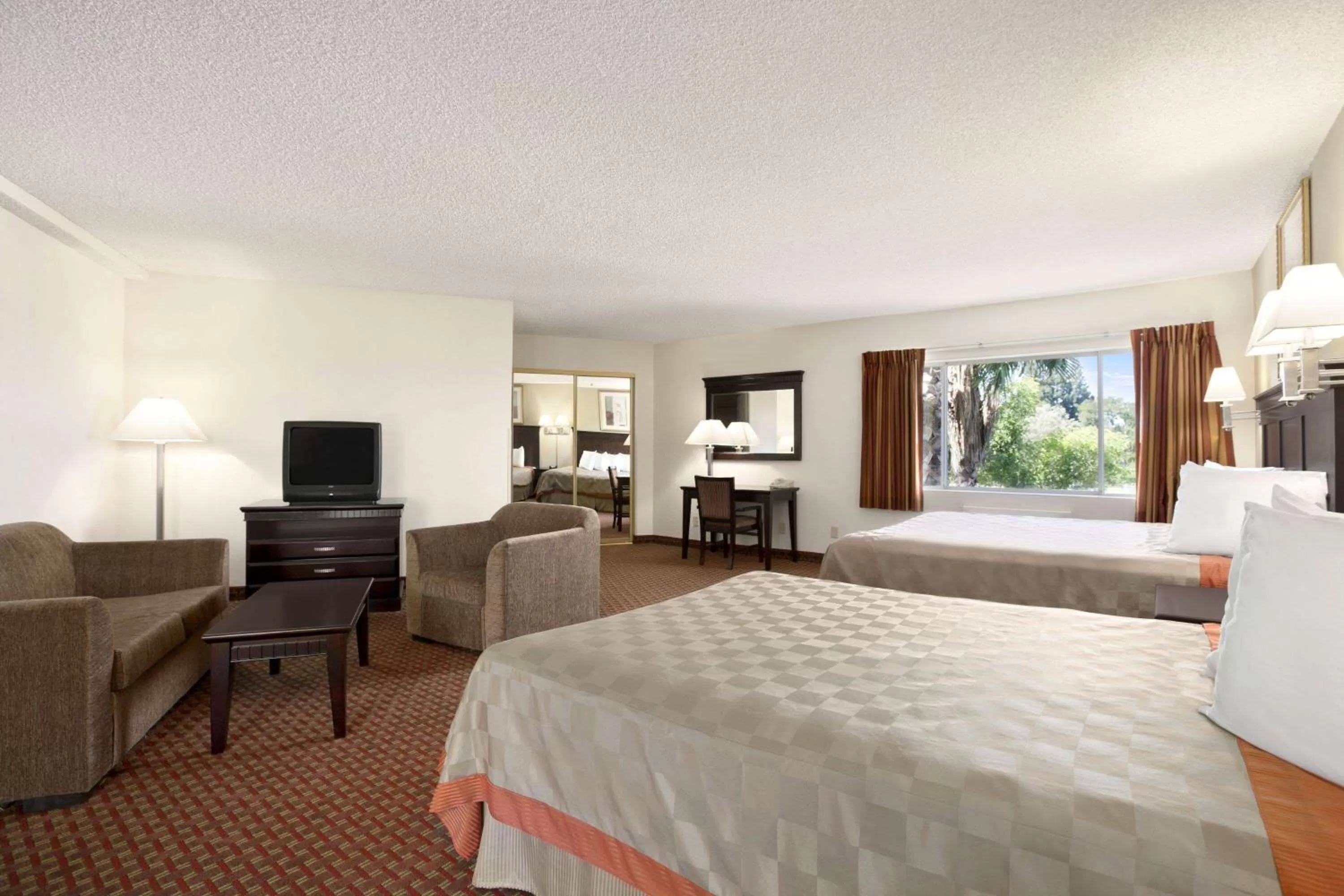 Bed in Days Inn & Suites by Wyndham Rancho Cordova