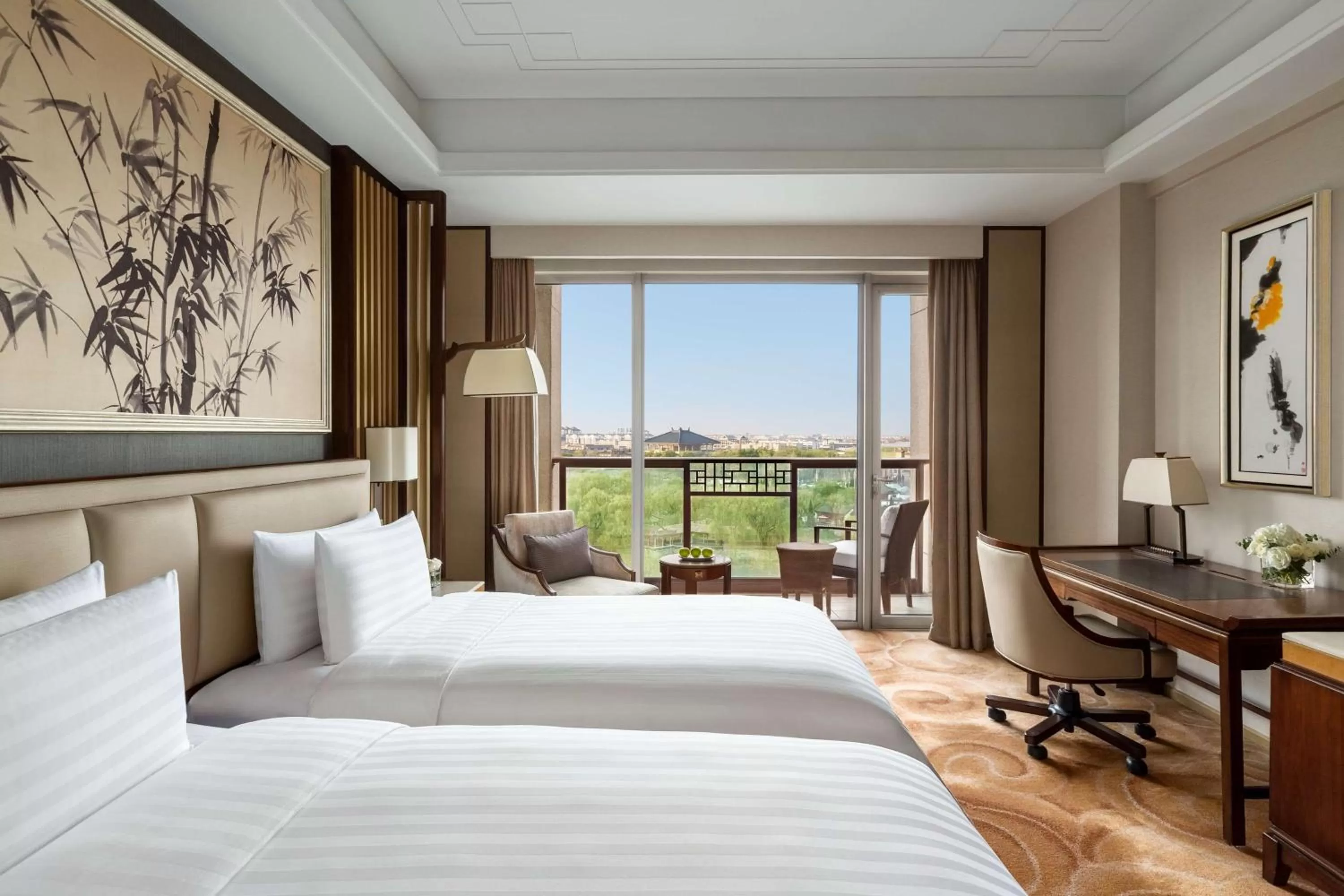 Photo of the whole room, Bed in Shangri-La Qufu