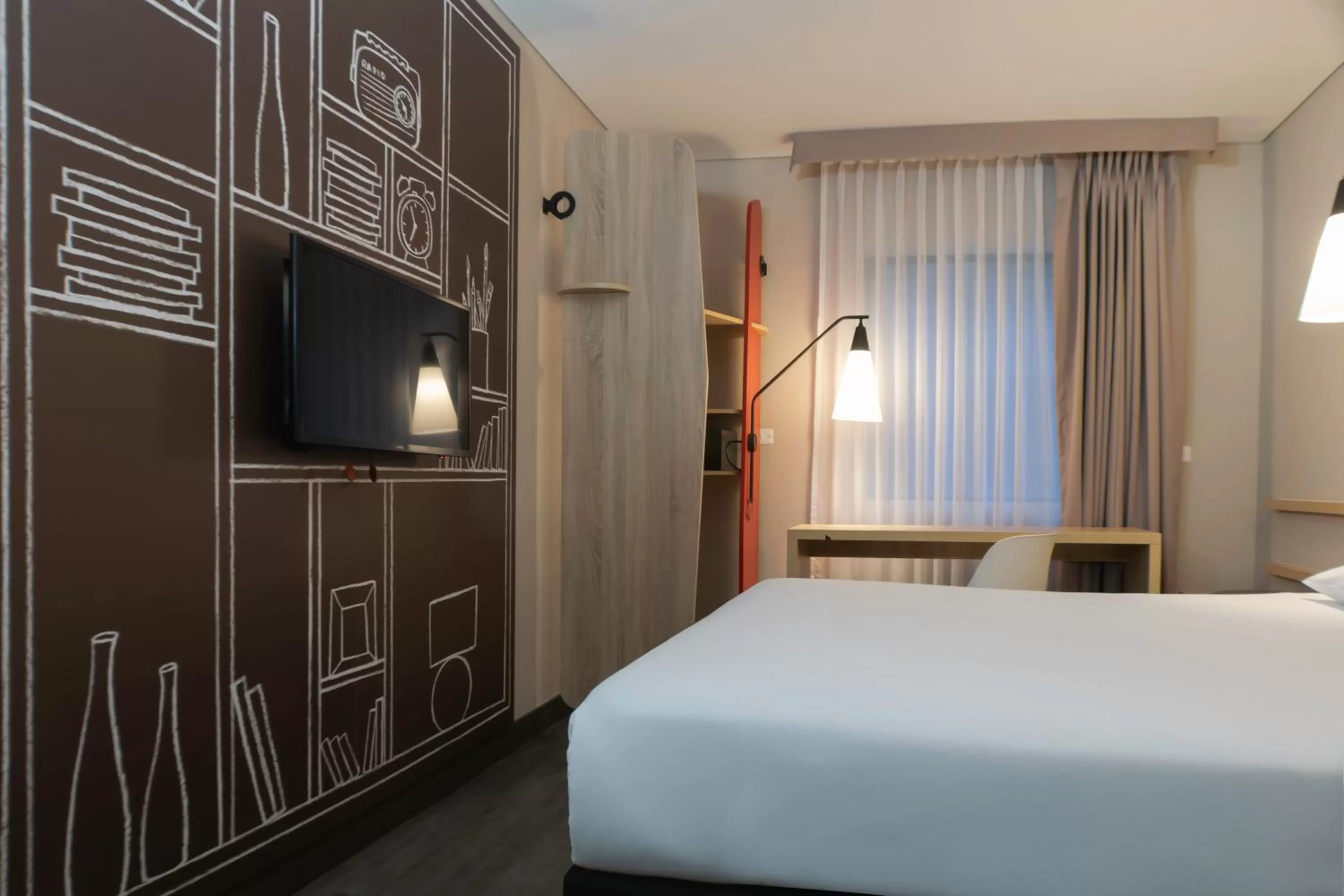 Photo of the whole room, Bed in ibis Chia