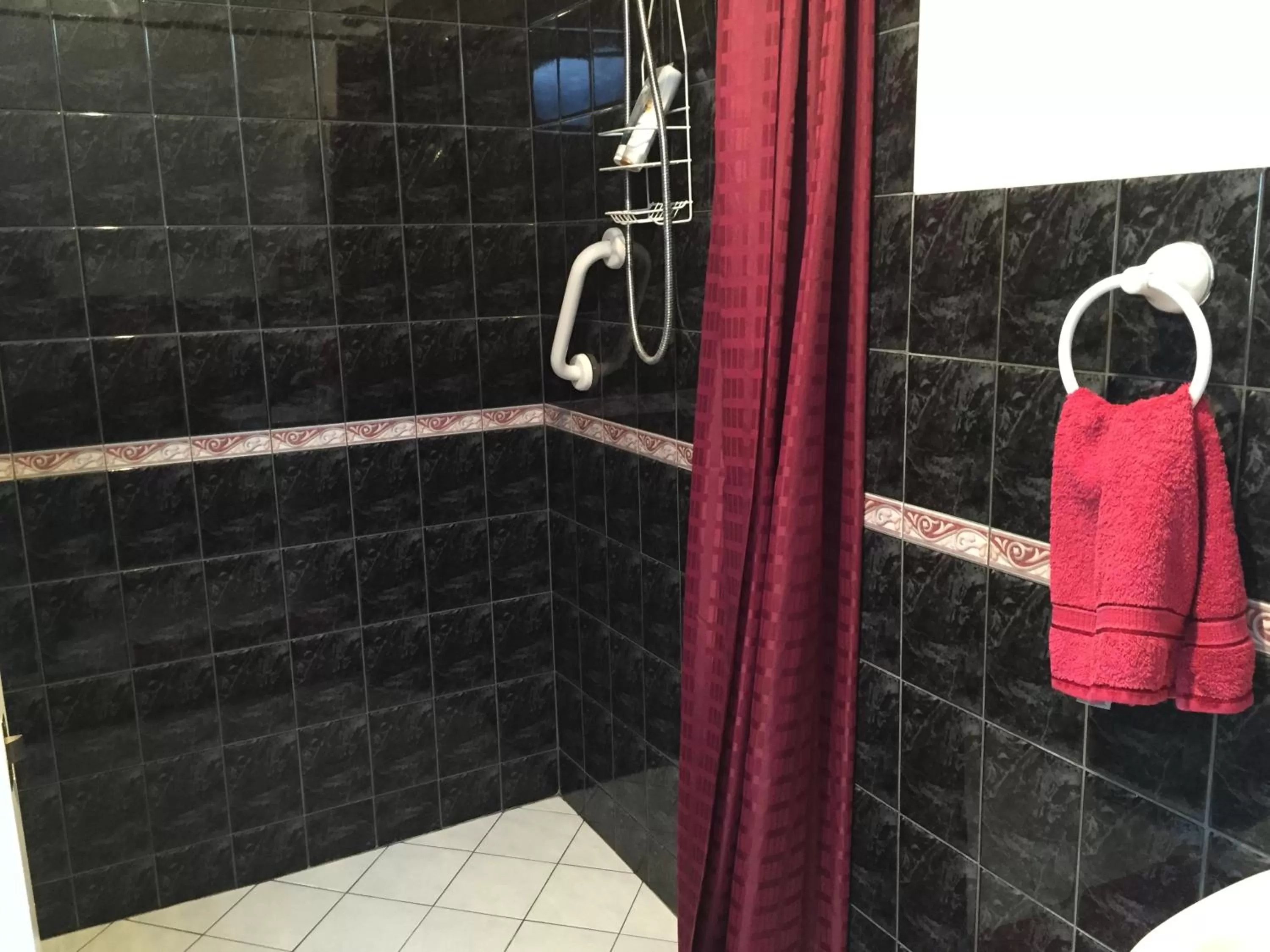 Shower, Bathroom in Aarn House B&B Airport Accommodation