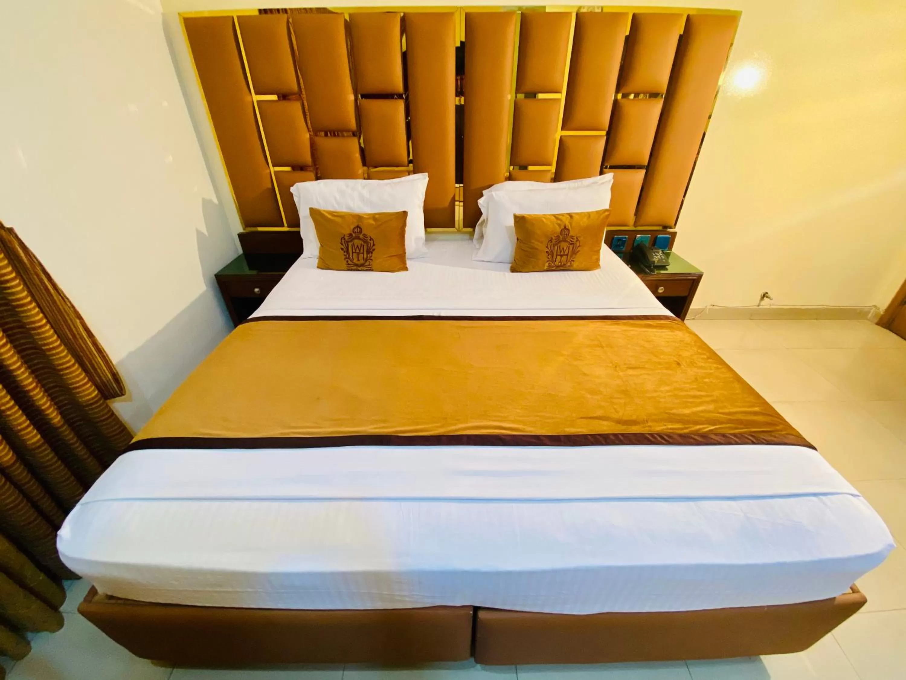 Bed in World Inn Karachi