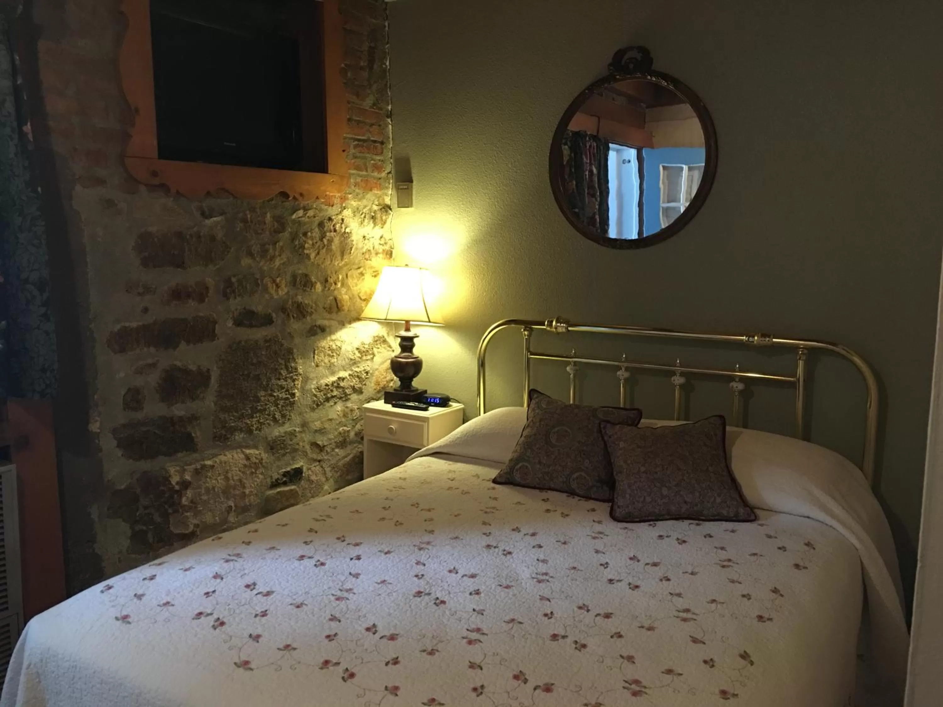 Bedroom, Bed in Sugarloaf Mountain Motel