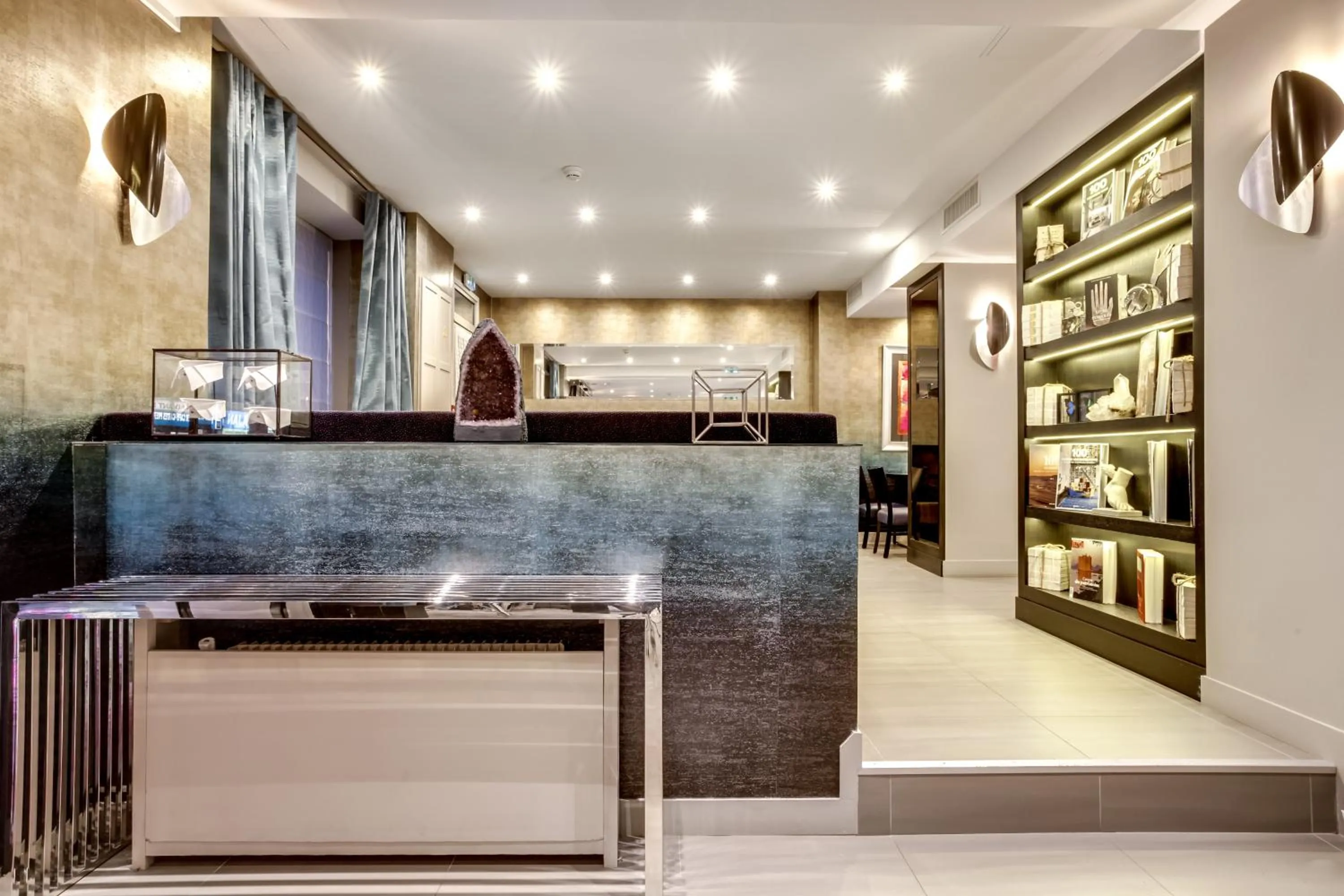 Lobby or reception in Hotel d'Amiens