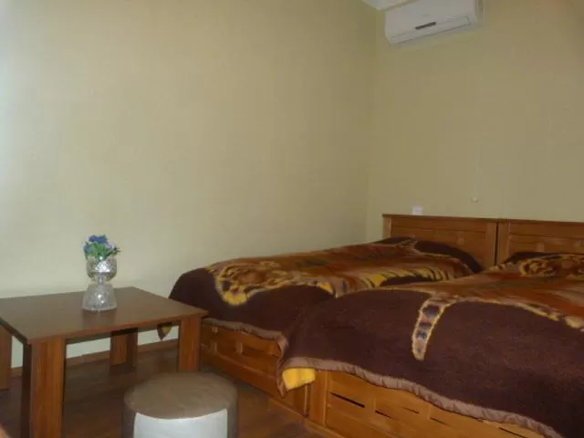 Photo of the whole room, Bed in Old Capital