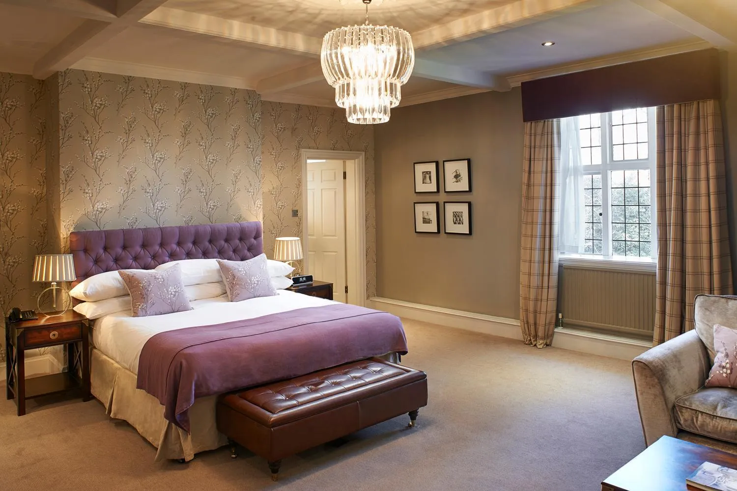 Bedroom, Bed in The Manor Elstree