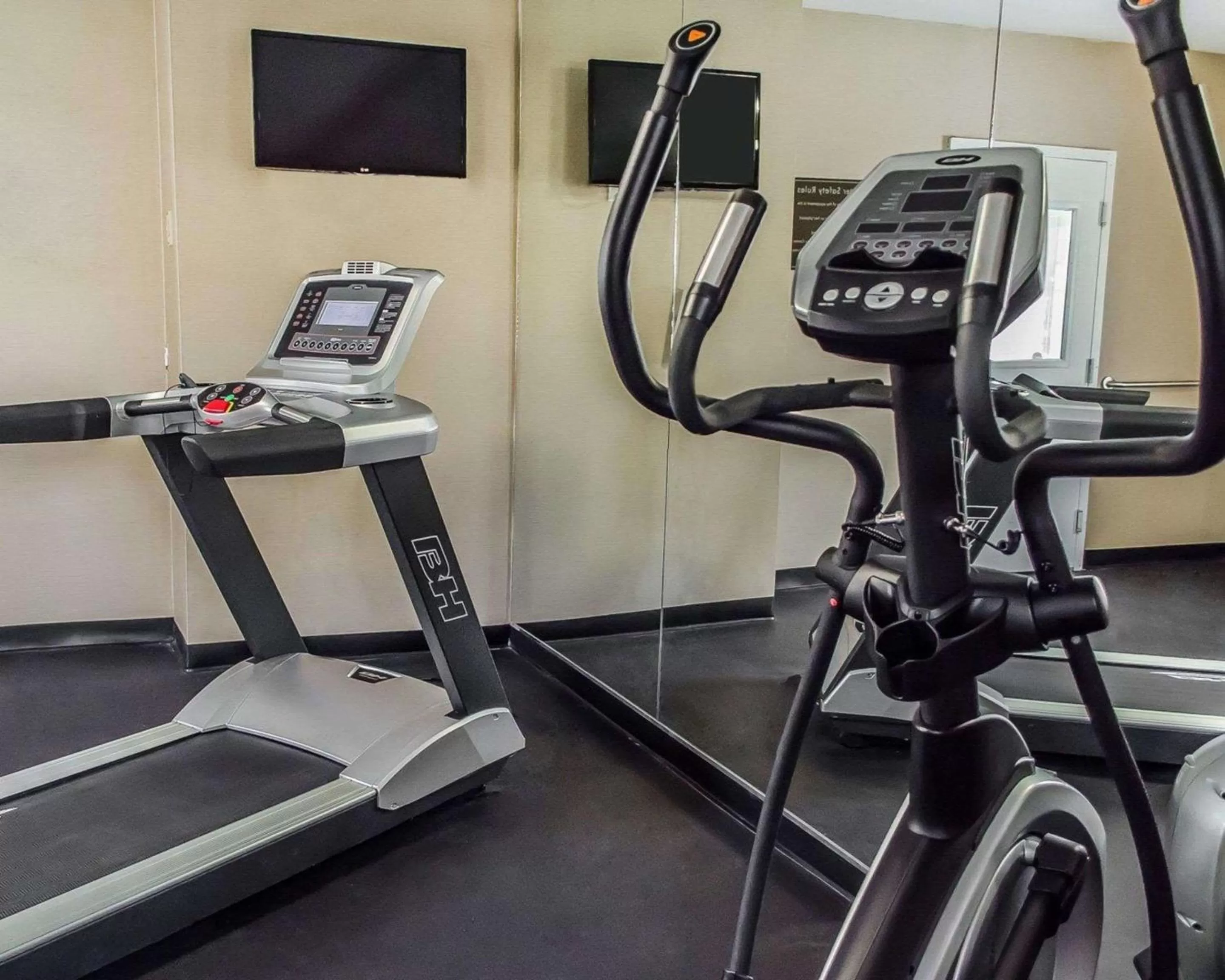 Fitness centre/facilities in SureStay Plus by Best Western Jonestown Lebanon Valley
