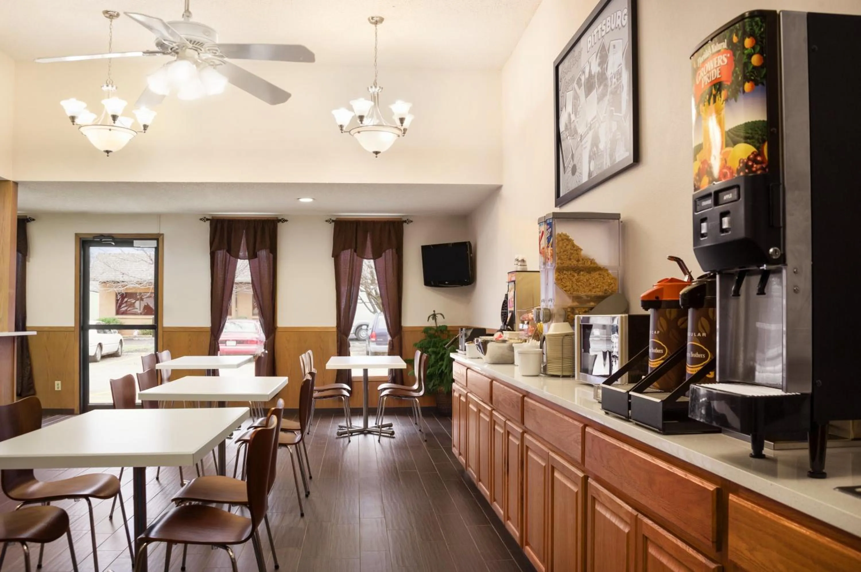 Coffee/tea facilities in Americas Best Value Inn Pittsburg