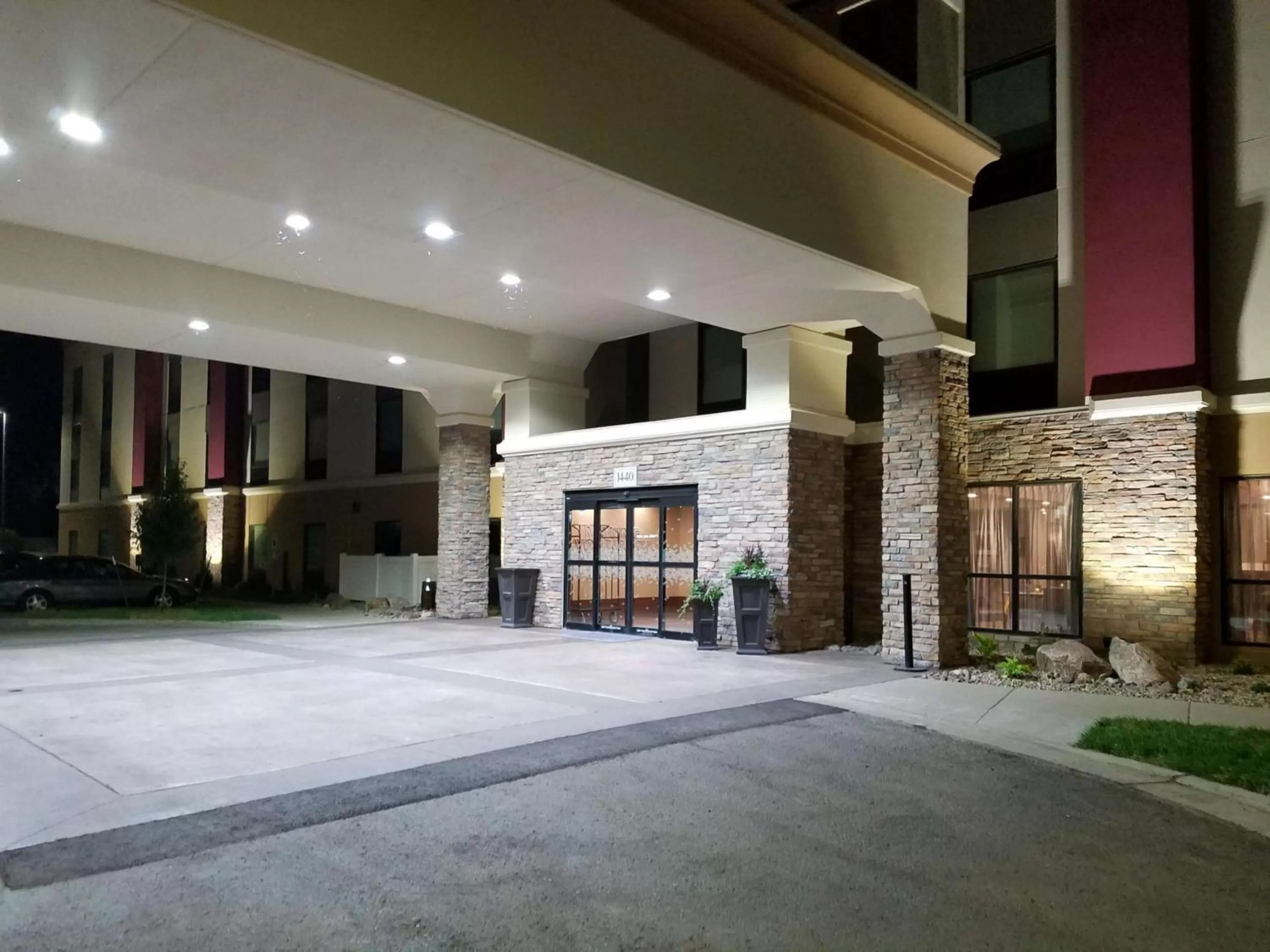 Property building in Hampton Inn Bismarck