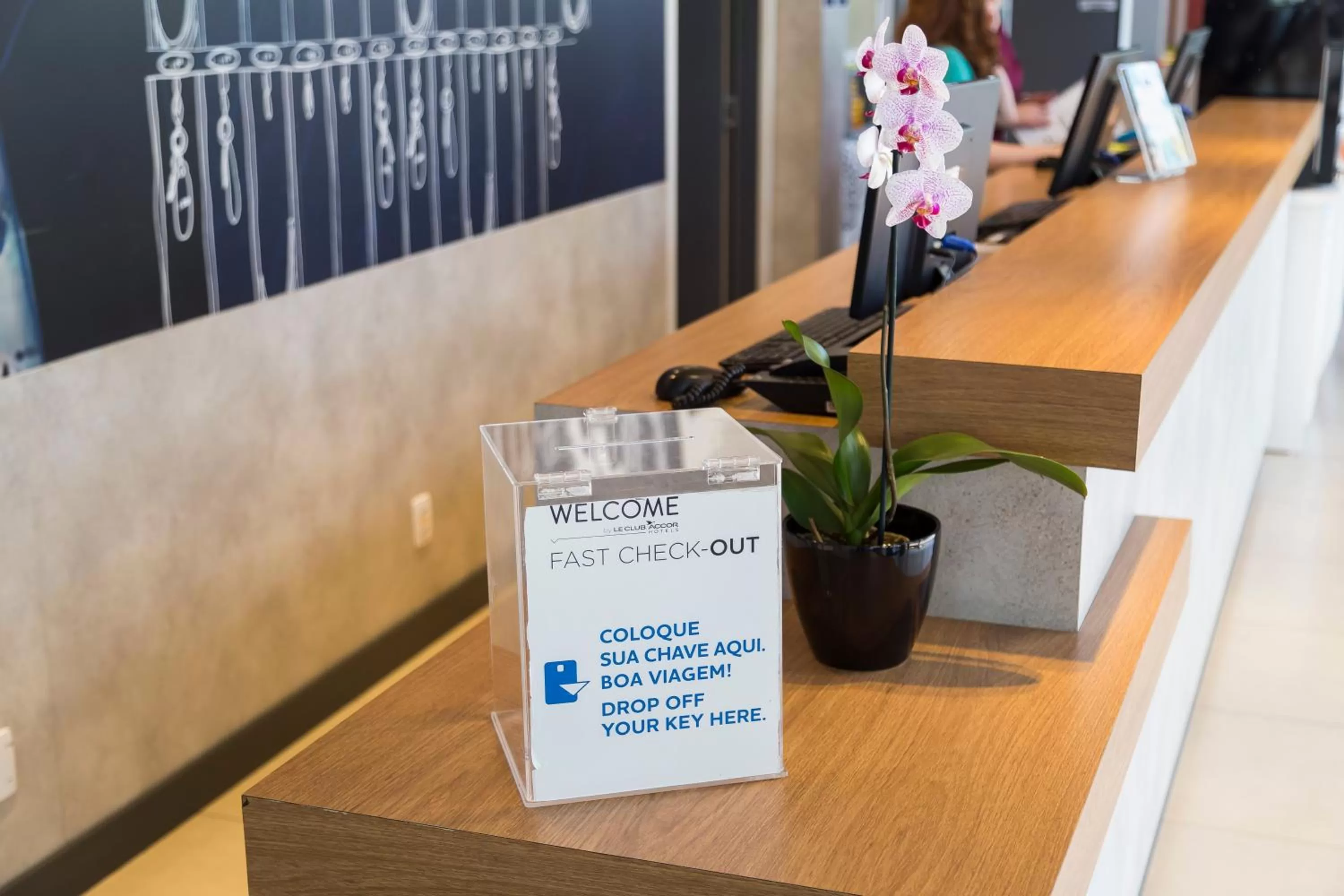 Property logo or sign in ibis budget Blumenau