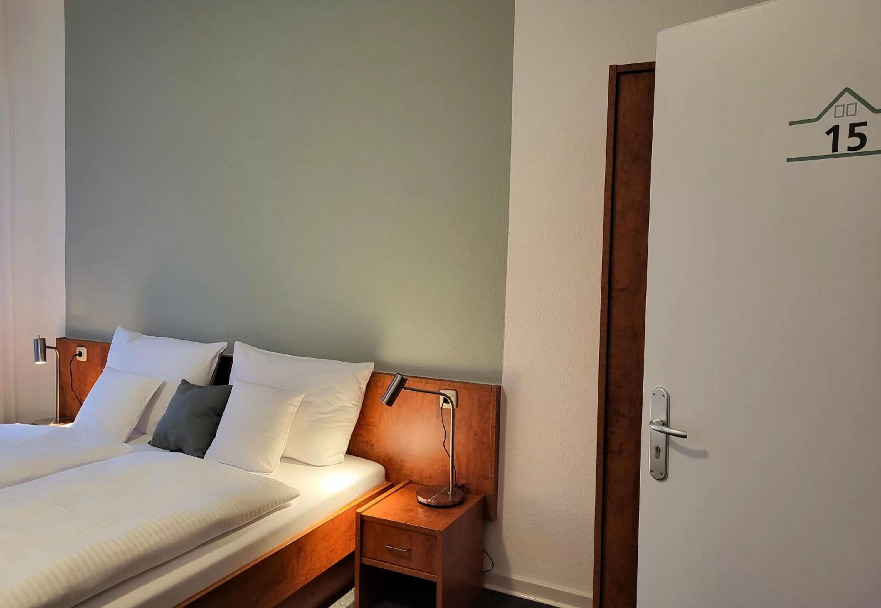 Photo of the whole room, Bed in Parkhotel Am Schwanenteich