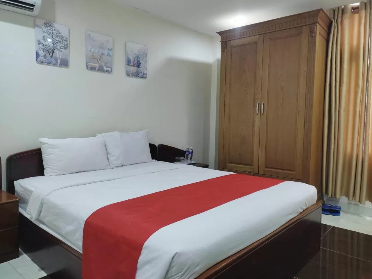 Photo of the whole room, Bed in CAROLINE SEA HOTEL