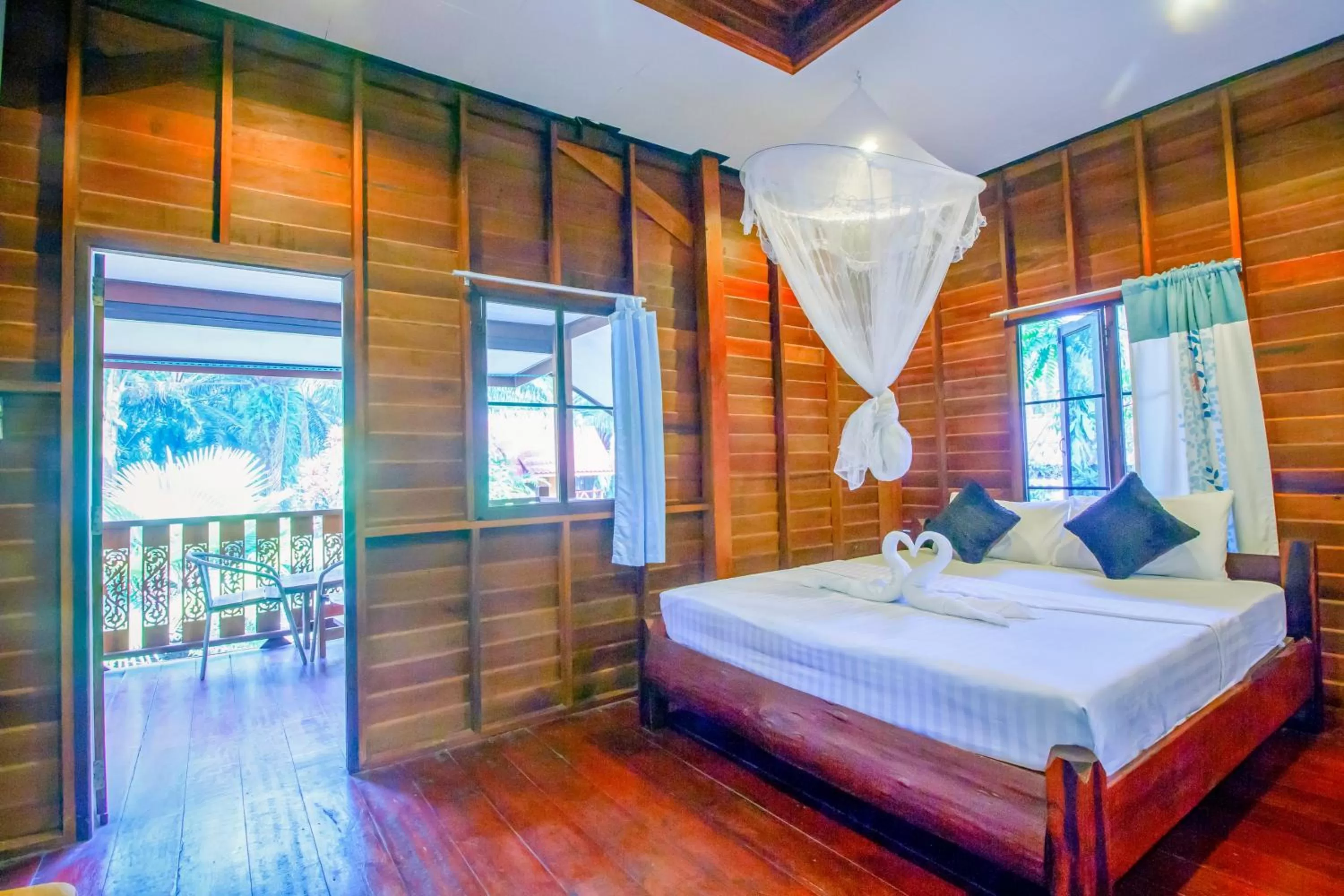 Bed in Khao Sok Palmview Resort