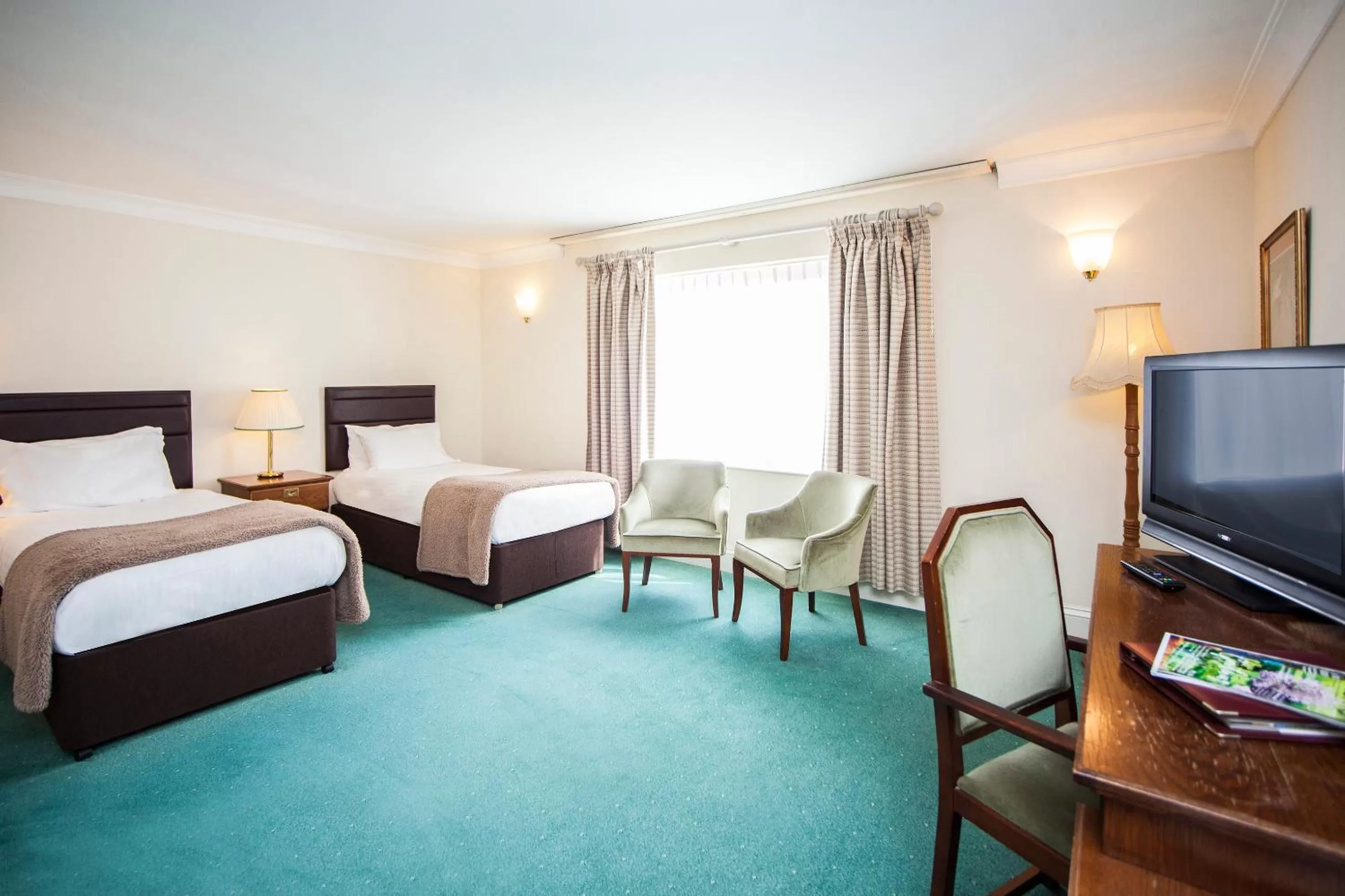 Photo of the whole room, Bed in The Walnut Tree Hotel