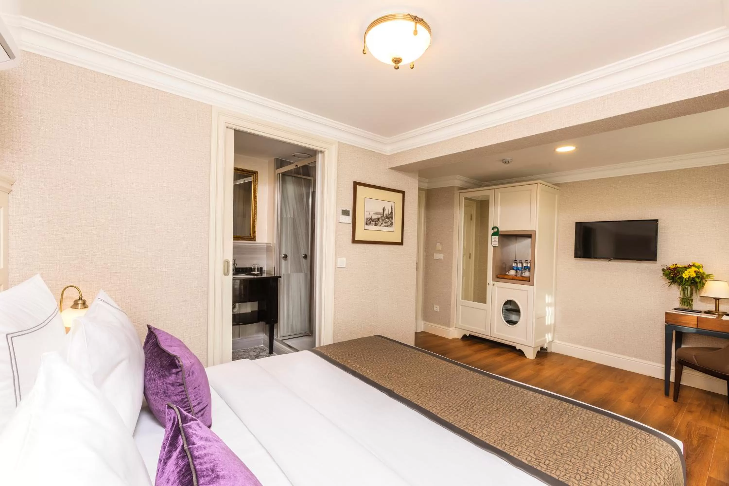 Bathroom, Bed in Meroddi La Porta