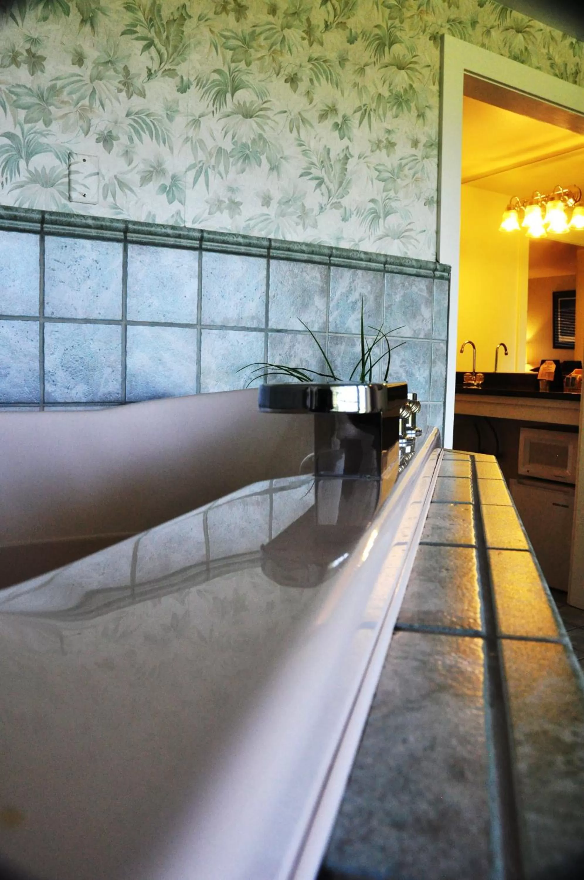 Bathroom in Anacortes Ship Harbor Inn