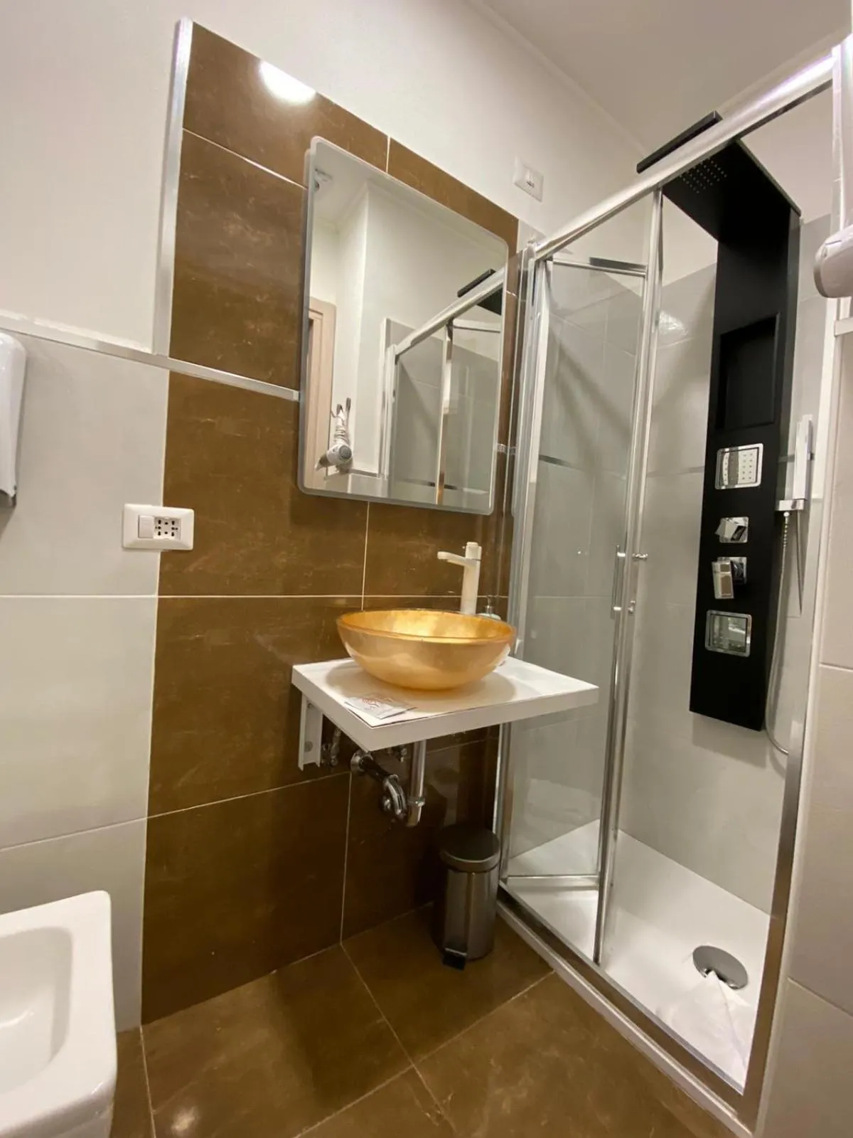 Bathroom in The Place In Rome Guest House