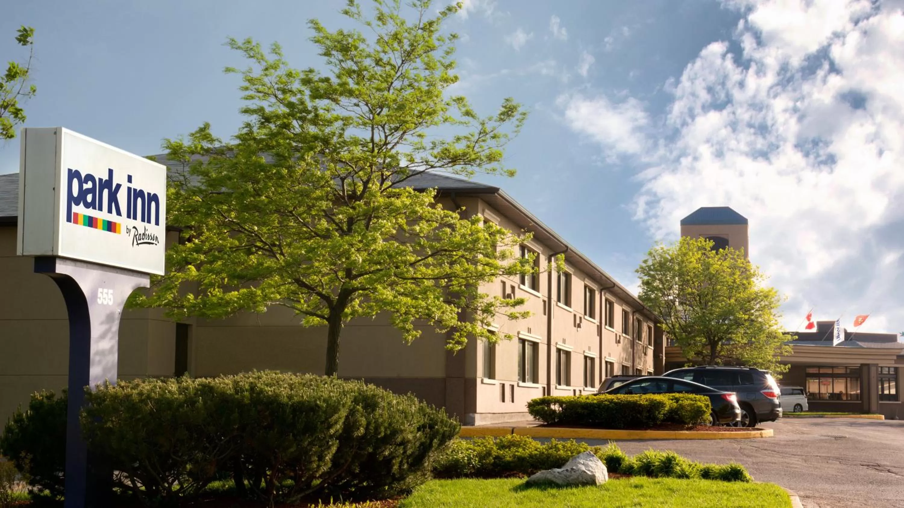 Facade/entrance in Park Inn by Radisson Toronto-Markham