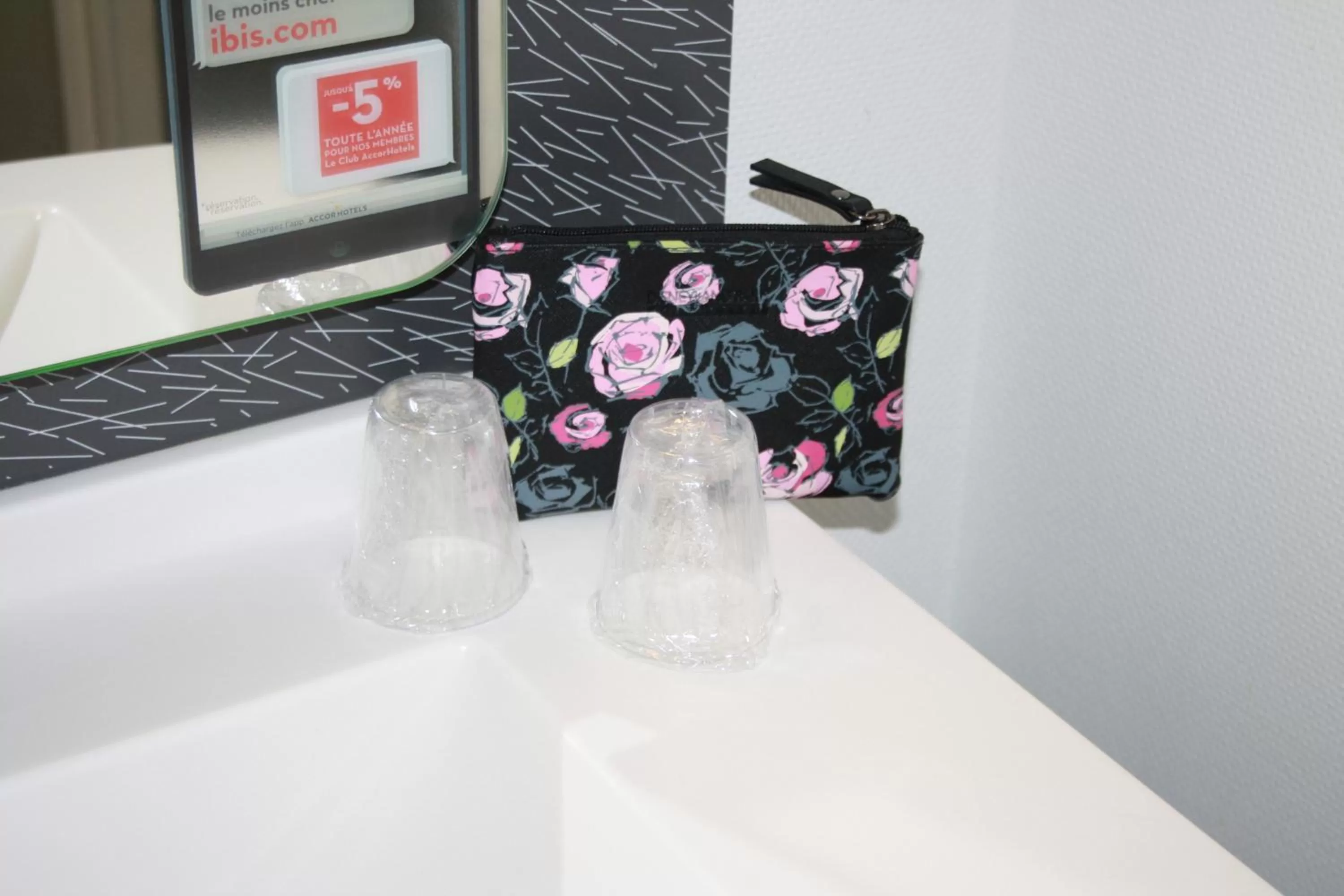 Bathroom in ibis Clermont Ferrand Nord Riom