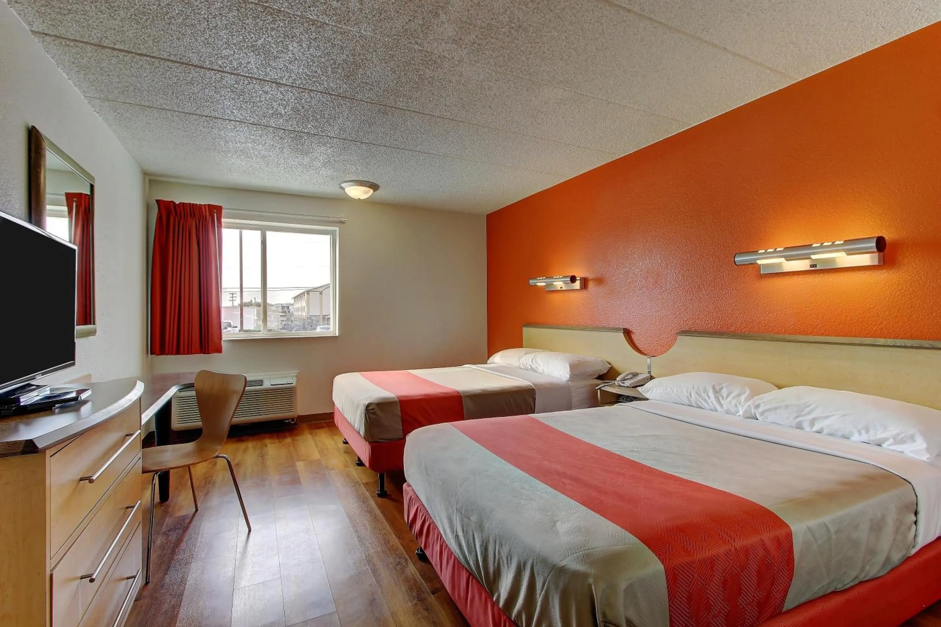 Bedroom, Bed in Motel 6-York, PA - North