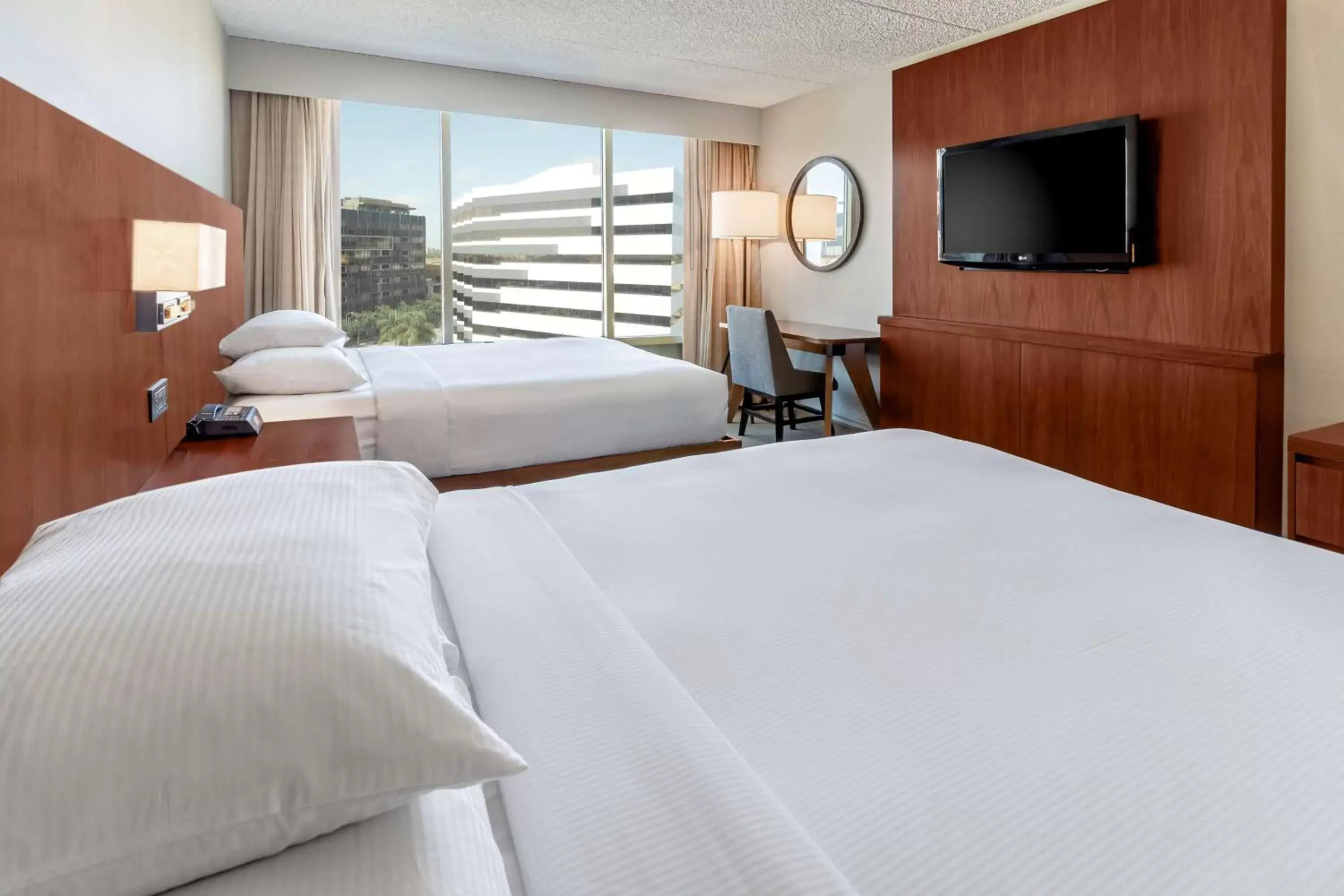 Queen Room with Two Queen Beds in Hilton Pasadena Queen Room with Two Queen Beds in Hilton Pasadena