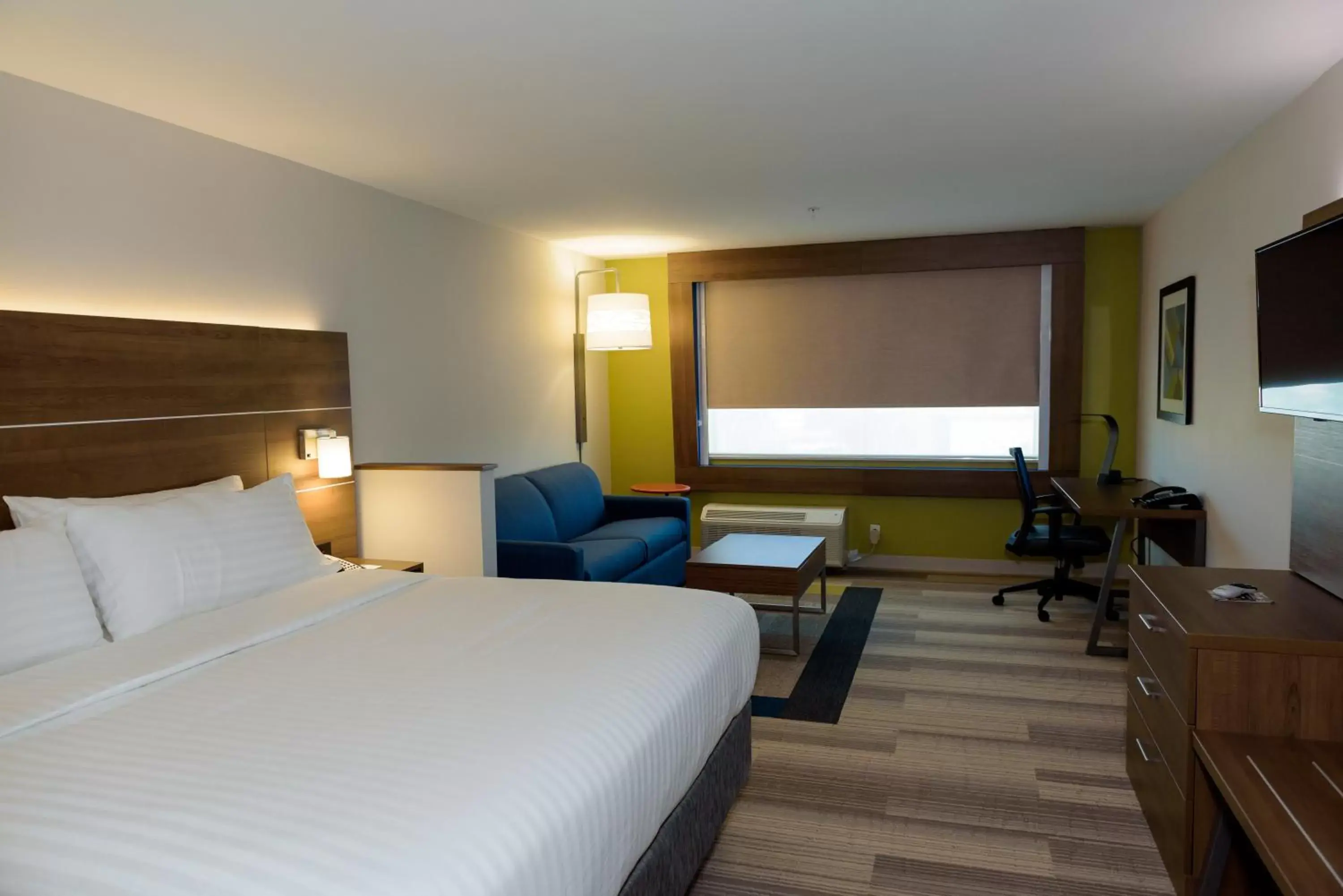 Suite with Accessible Transfer Shower - Non-Smoking in Holiday Inn Express & Suites McKinney - Frisco East by IHG Suite with Accessible Transfer Shower - Non-Smoking in Holiday Inn Express & Suites McKinney - Frisco East by IHG