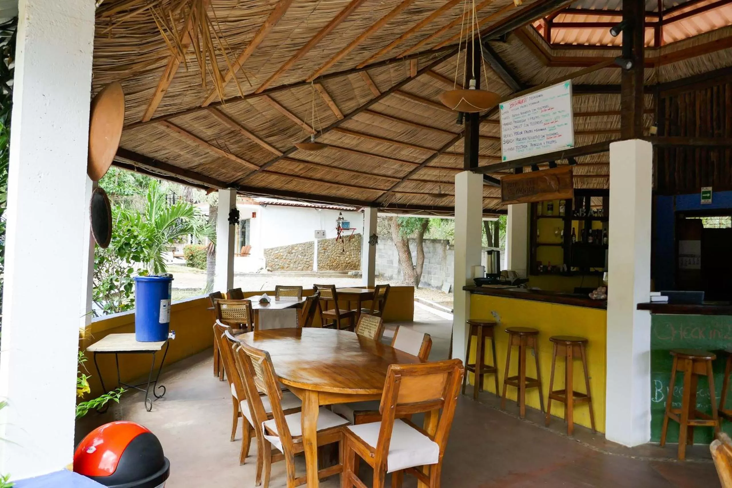 Communal lounge/ TV room in El Pacifico Hotel
