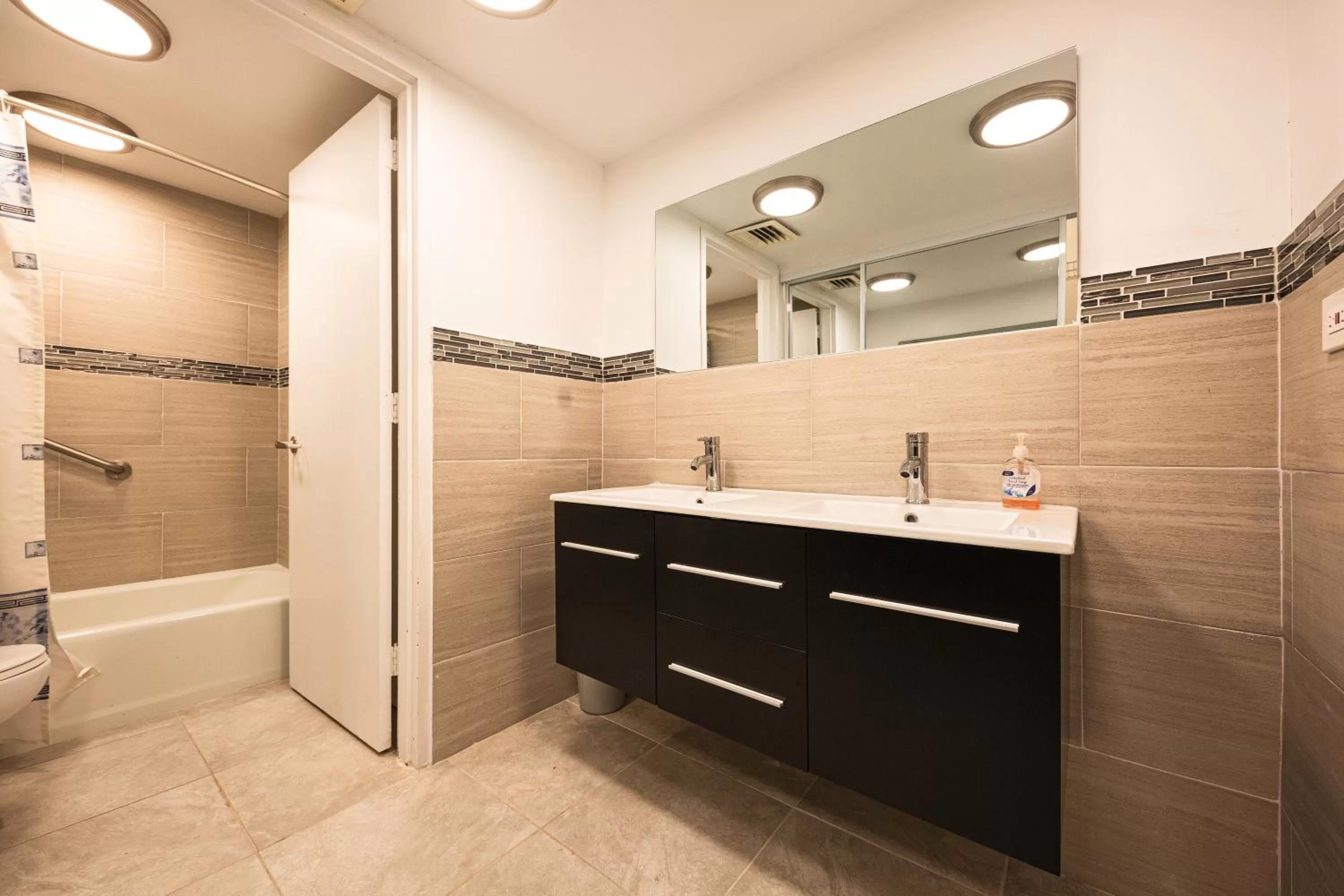 Bathroom in ESJ Towers by Chana