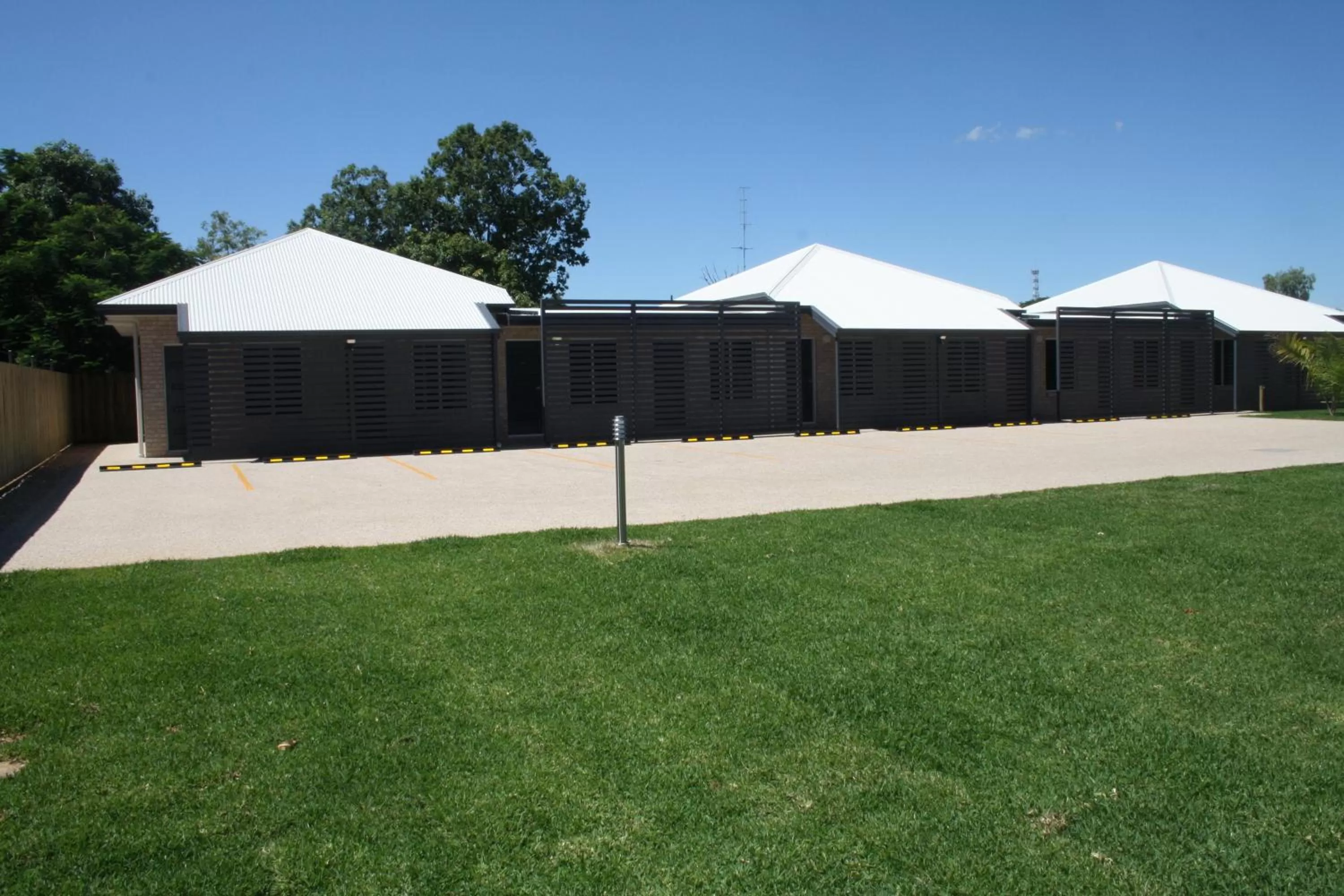 Property building in Emerald Park Motel