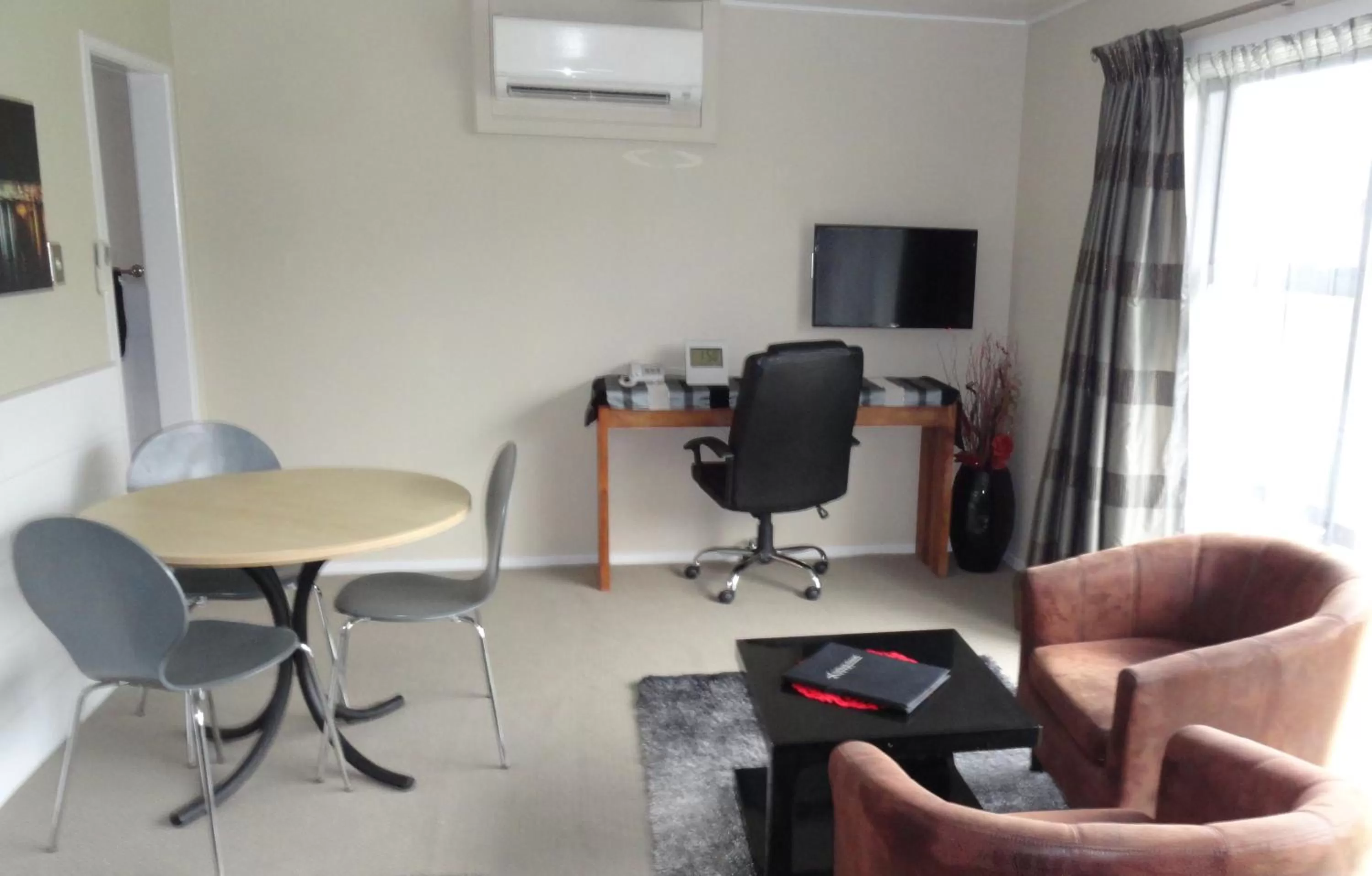 Living room, Seating Area in Aarburg Airport Motel