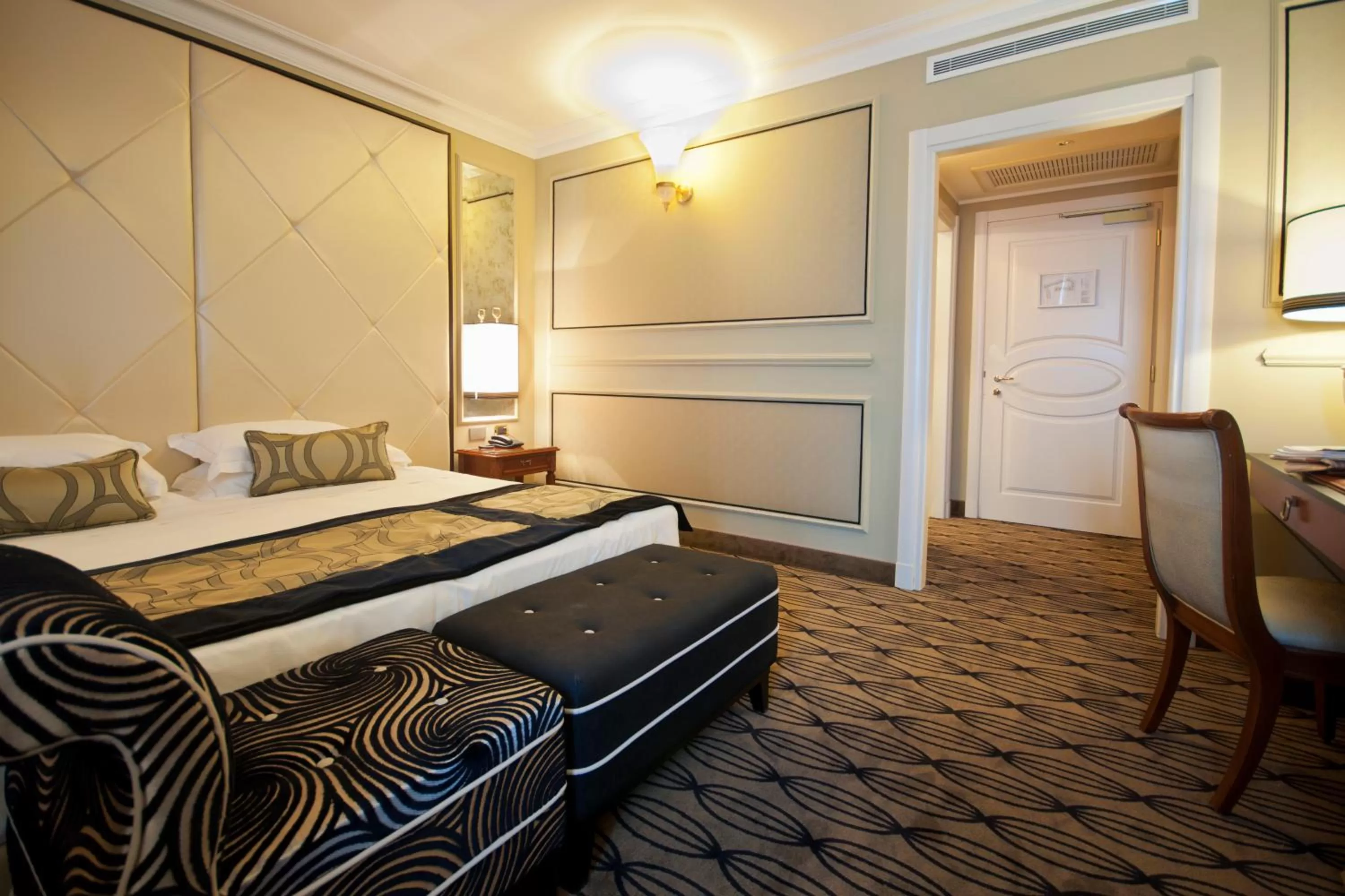 Photo of the whole room, Bed in Grand Visconti Palace