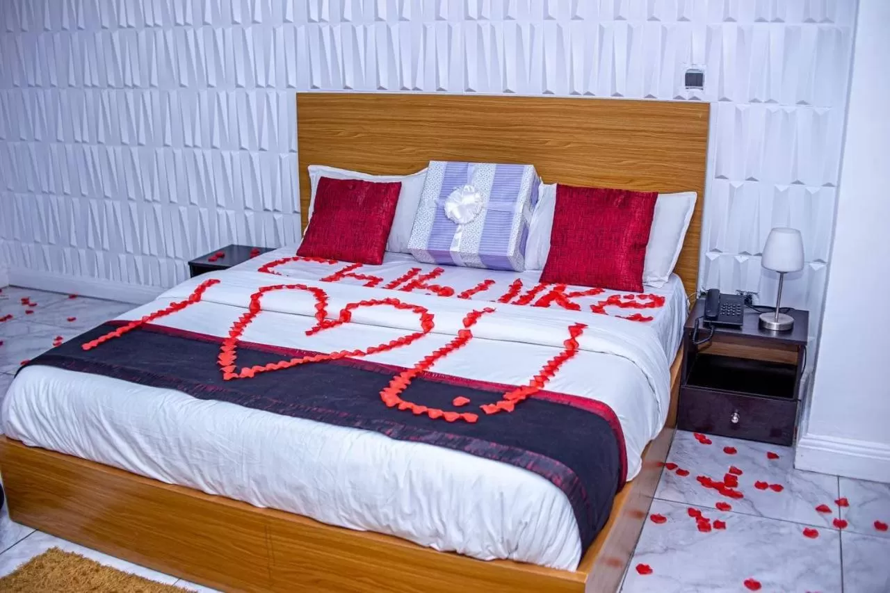 Bed in HIS Dulce Apartments