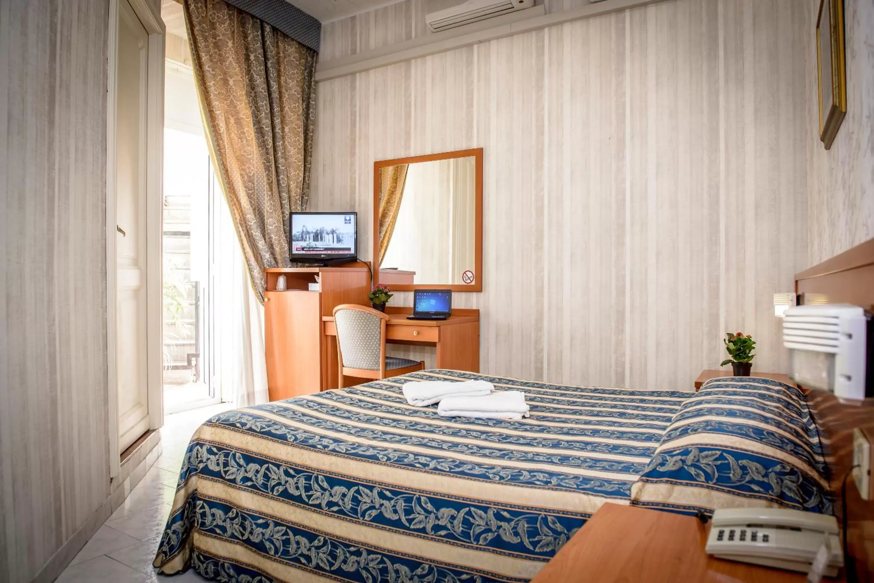 Double Room in Hotel Emmaus Double Room in Hotel Emmaus