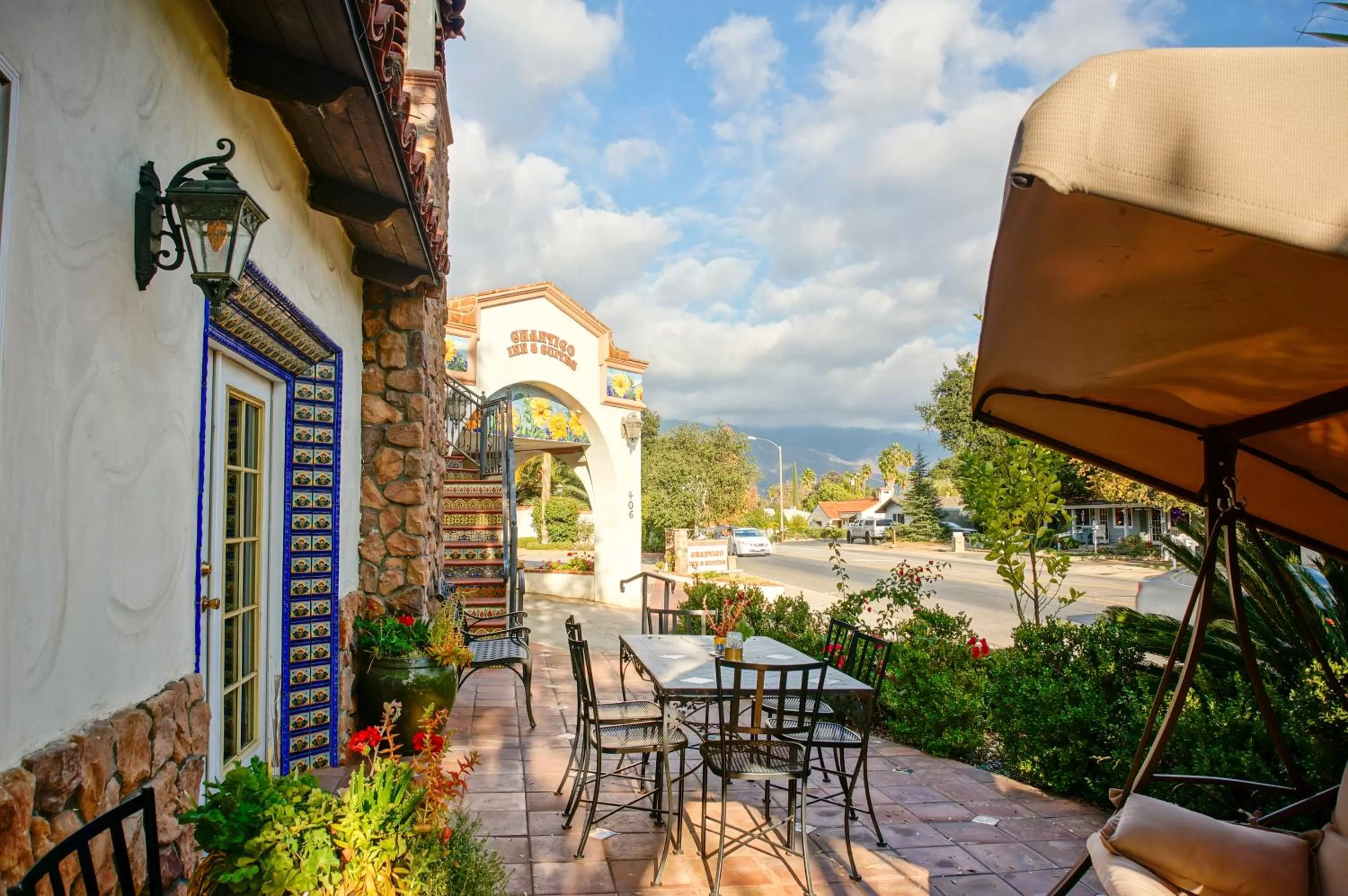 Facade/entrance in Chantico Inn