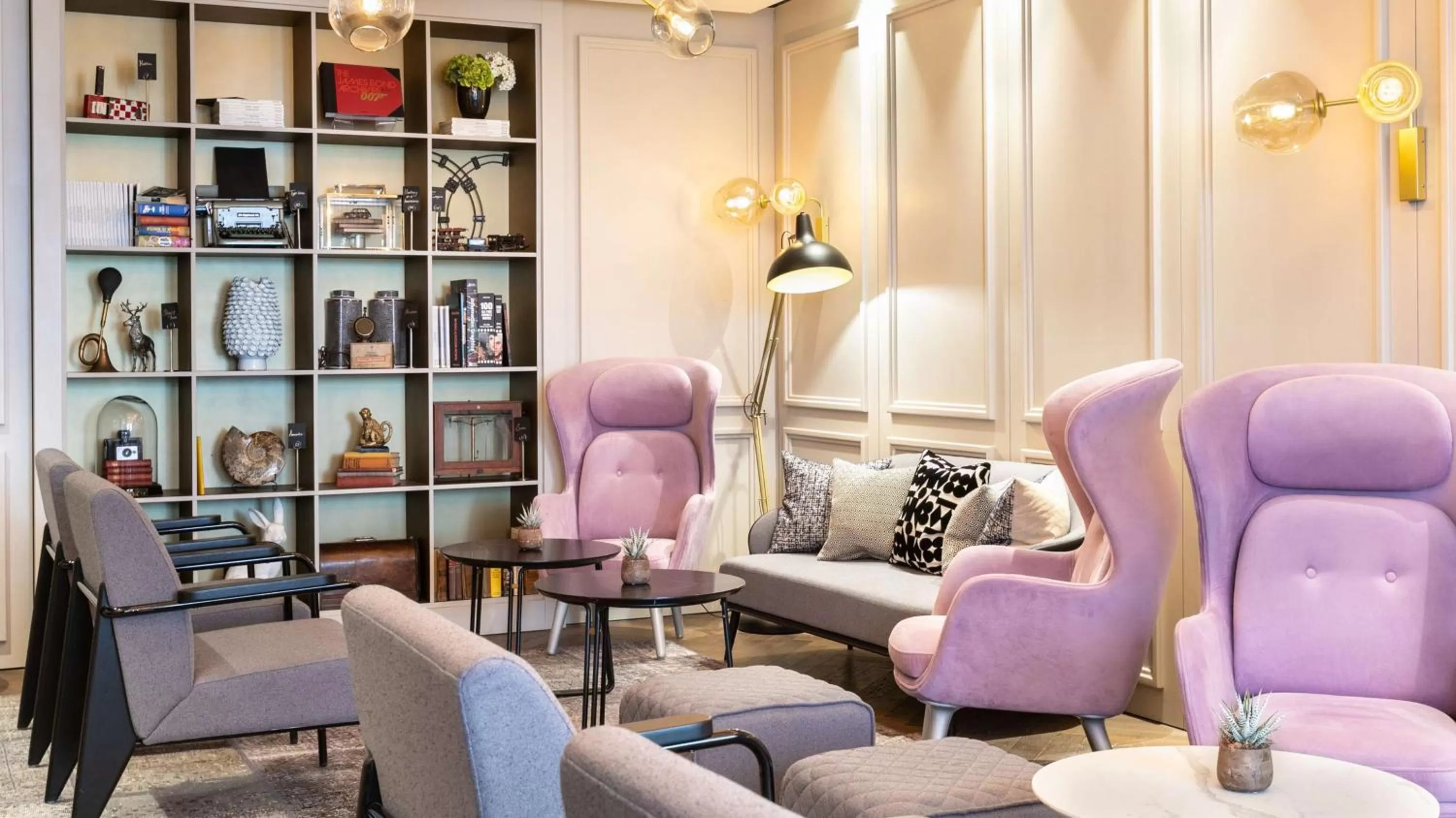 Lounge or bar in Holmes Hotel London