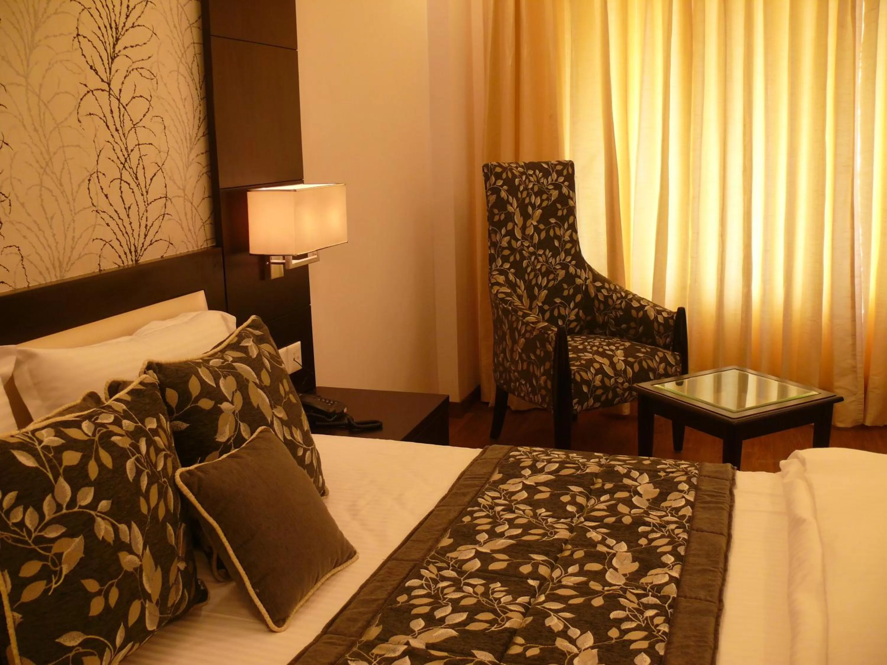 Day, Bed in Ramada Jamshedpur Bistupur