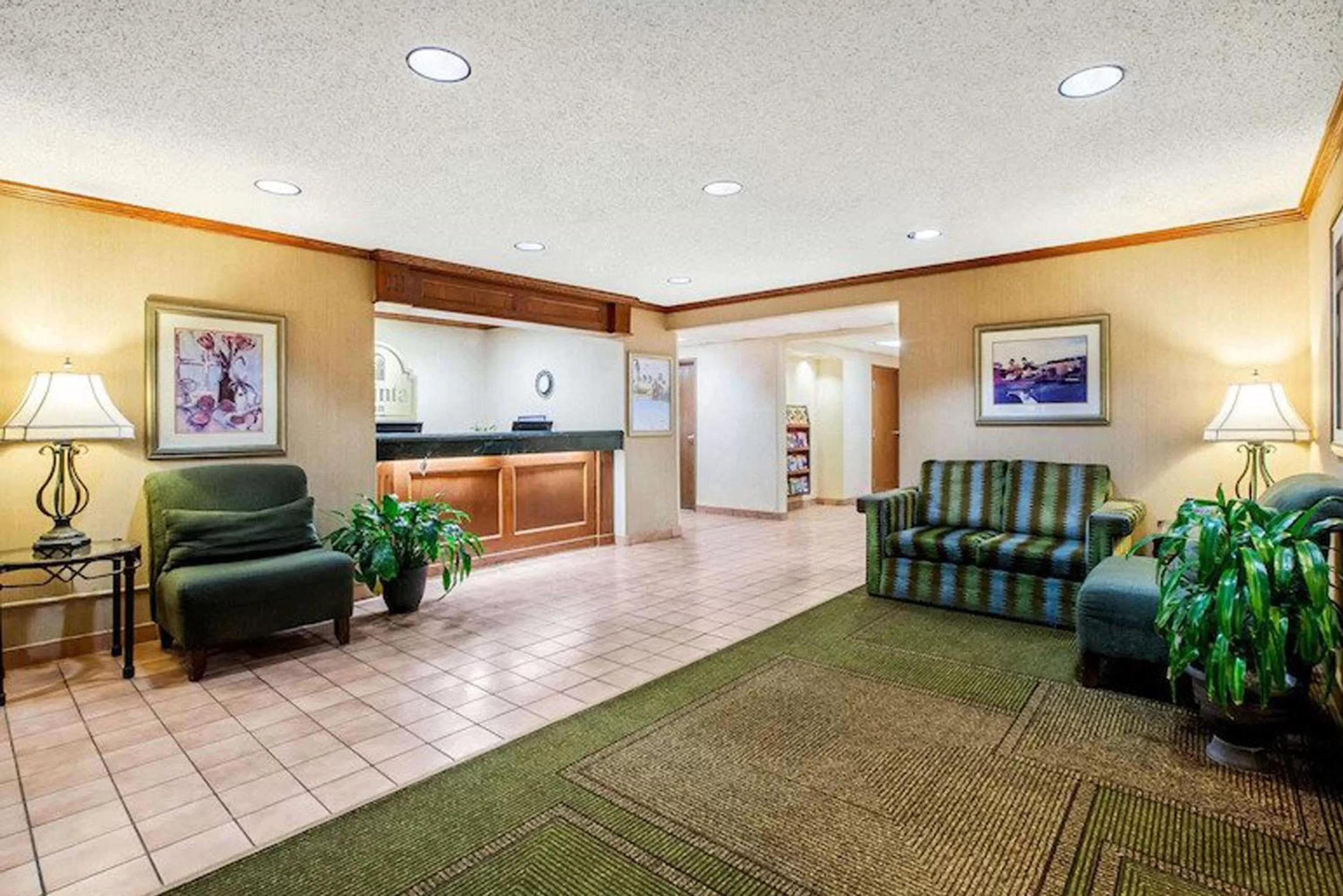 Lobby or reception in La Quinta Inn by Wyndham Detroit Southgate